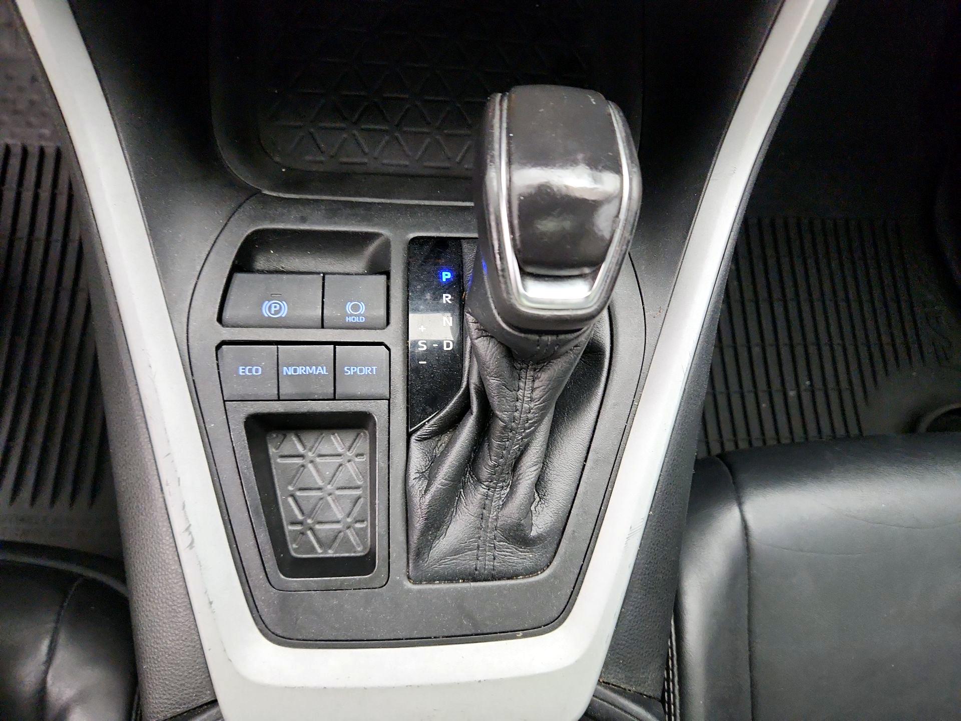 Thumbnail: 2021 Toyota RAV4 - 17