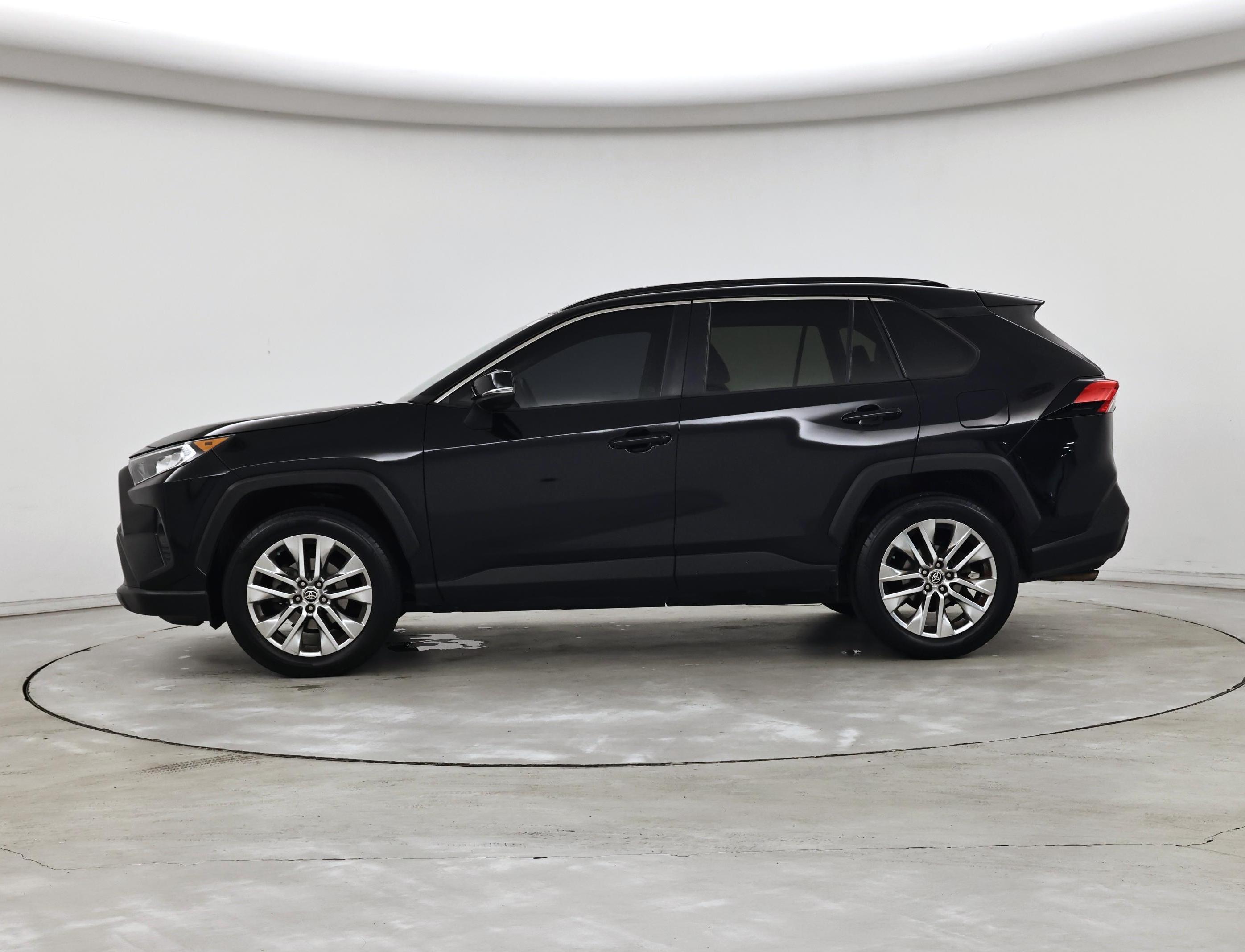 Thumbnail: 2021 Toyota RAV4 - 3