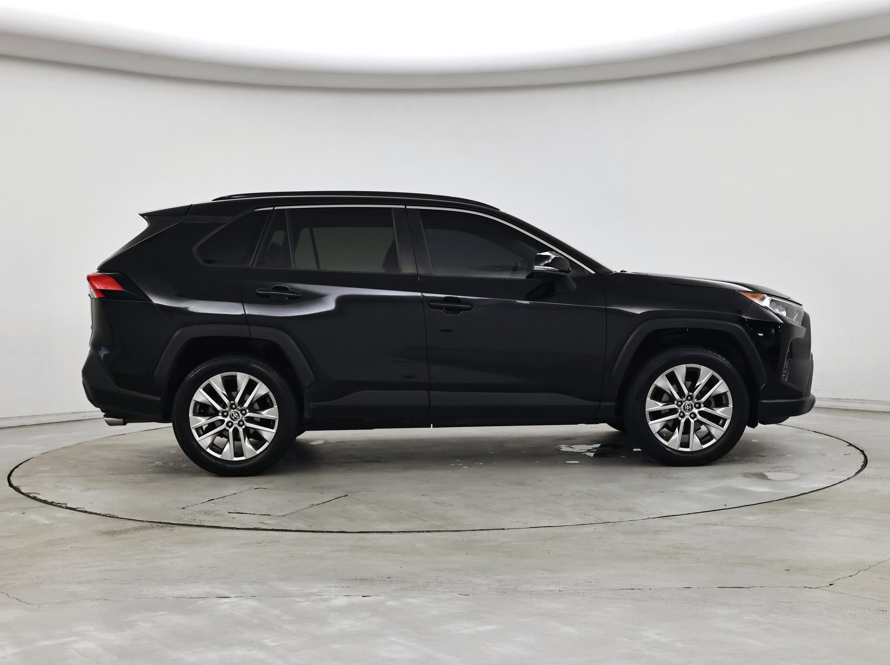 Thumbnail: 2021 Toyota RAV4 - 7
