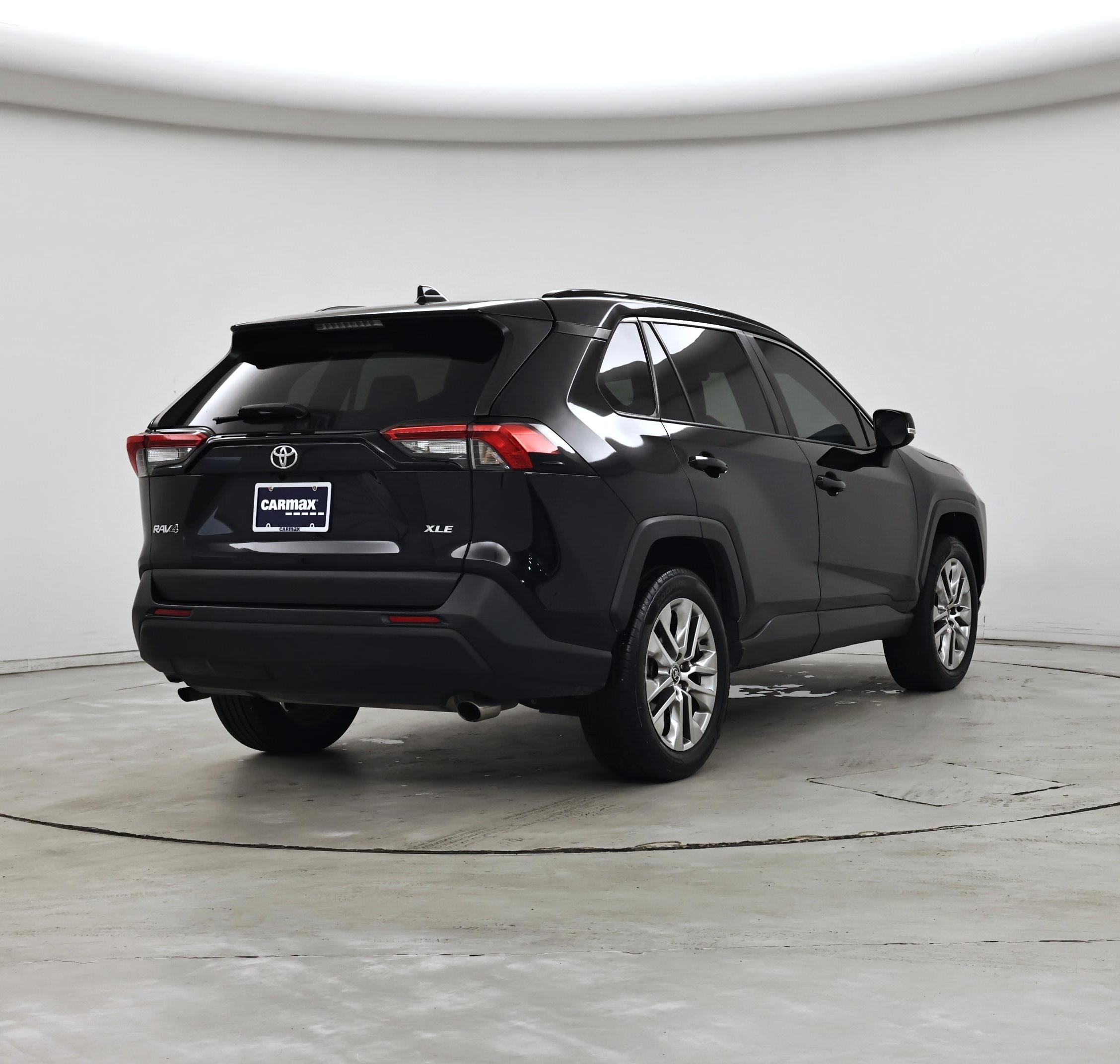 Thumbnail: 2021 Toyota RAV4 - 8
