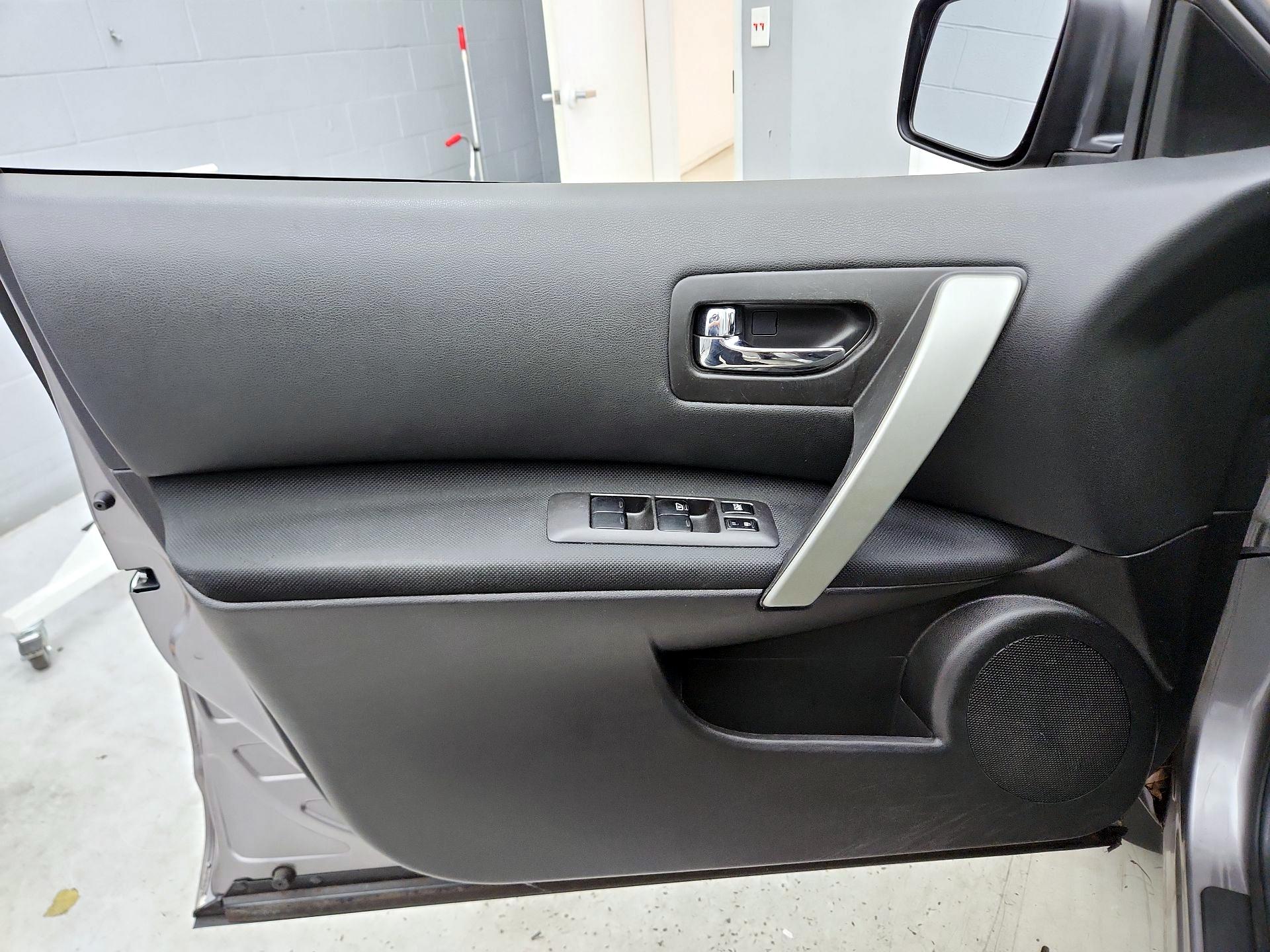 Thumbnail: 2015 Nissan Rogue - 12
