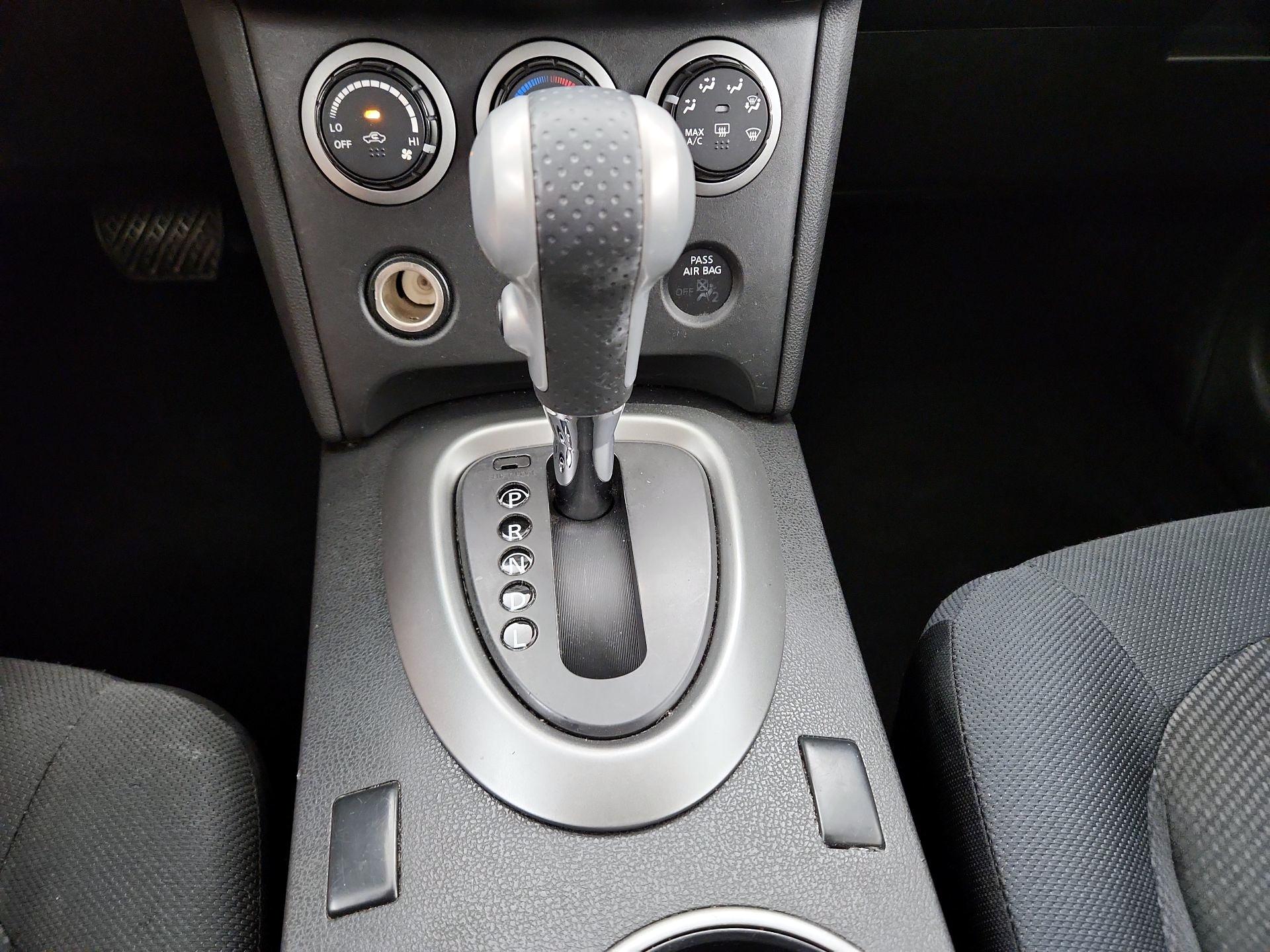 Thumbnail: 2015 Nissan Rogue - 17