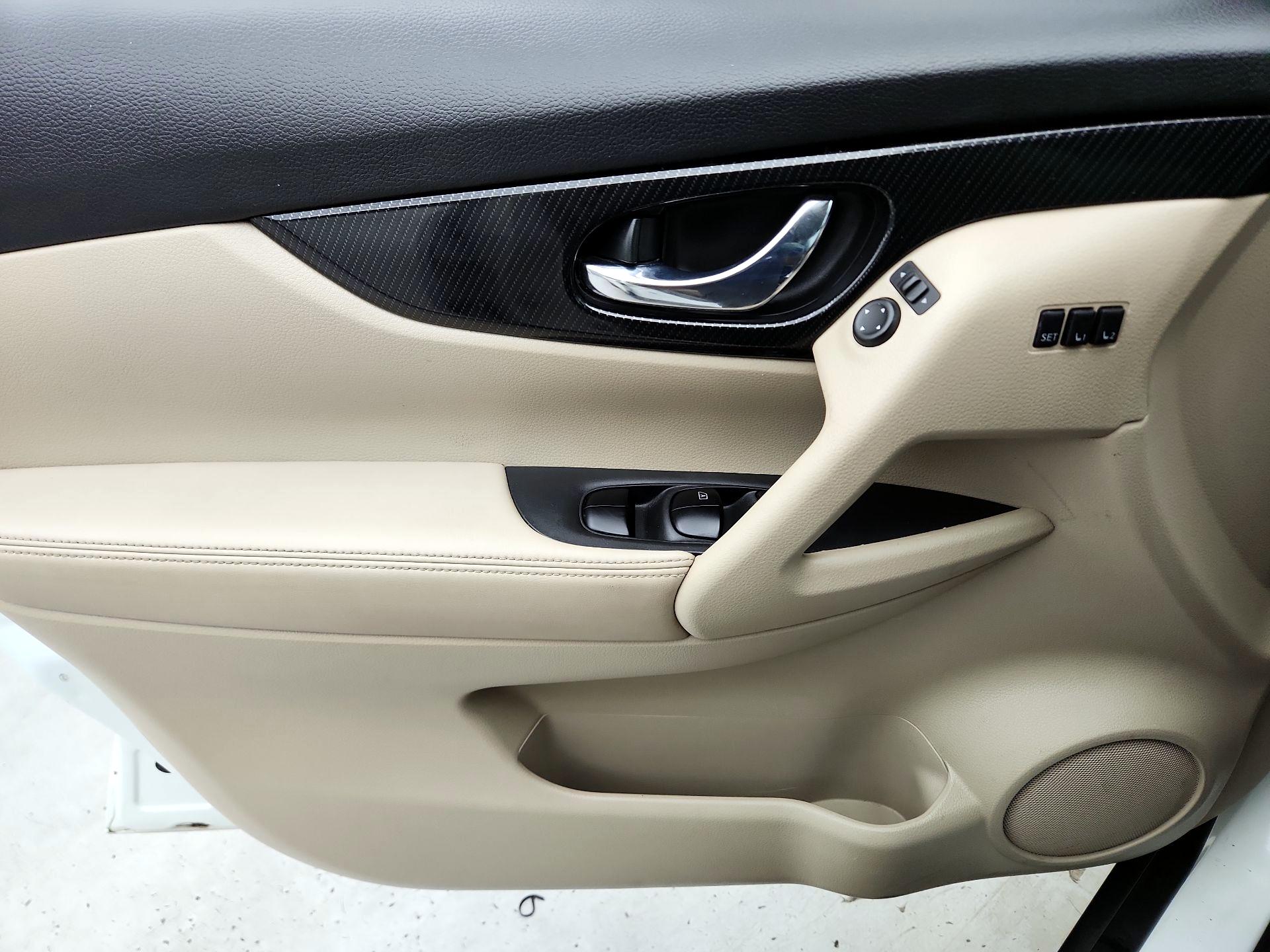 Thumbnail: 2017 Nissan Rogue - 12
