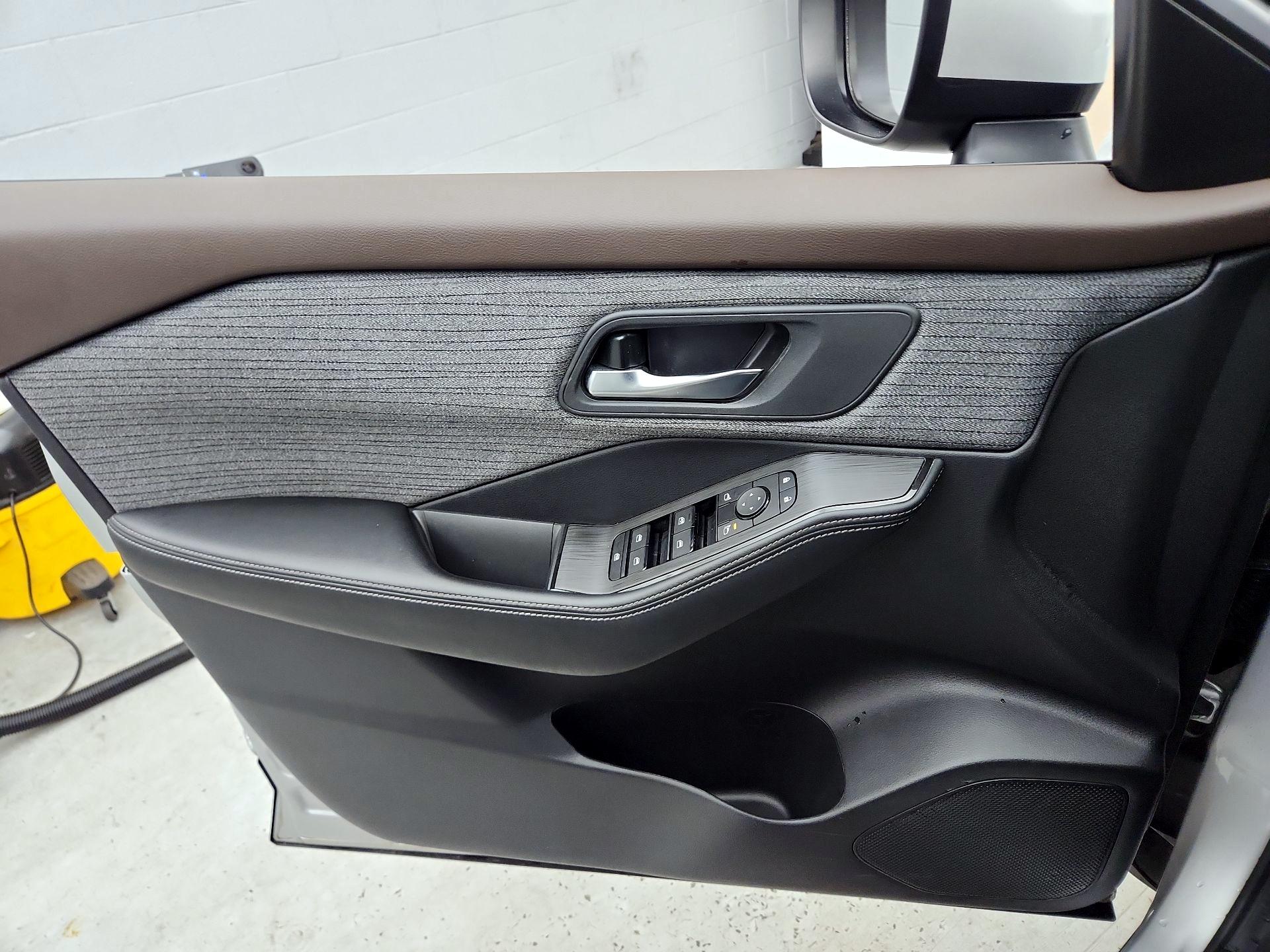 Thumbnail: 2023 Nissan Rogue - 12