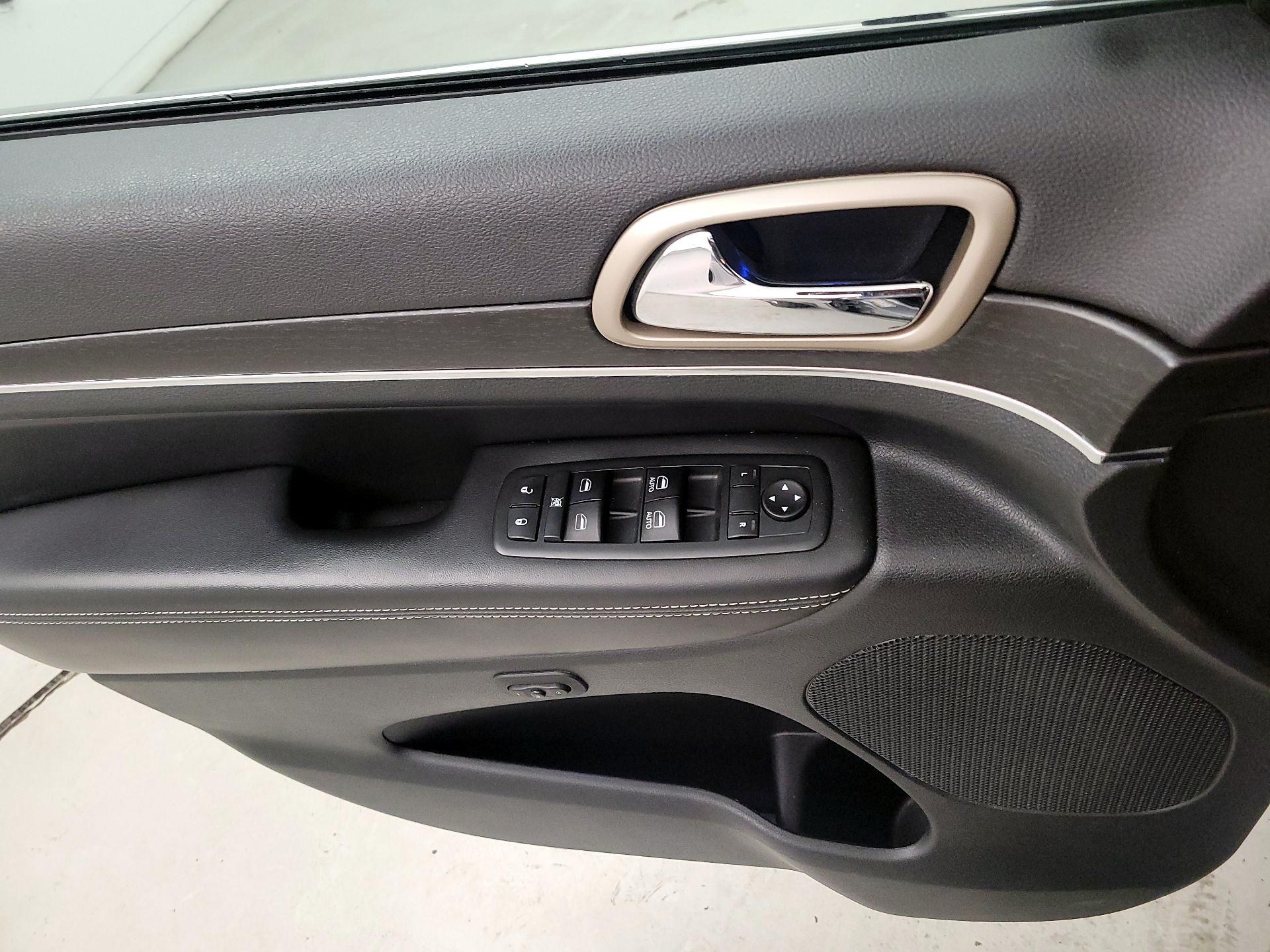 Thumbnail: 2014 Jeep Grand Cherokee - 12