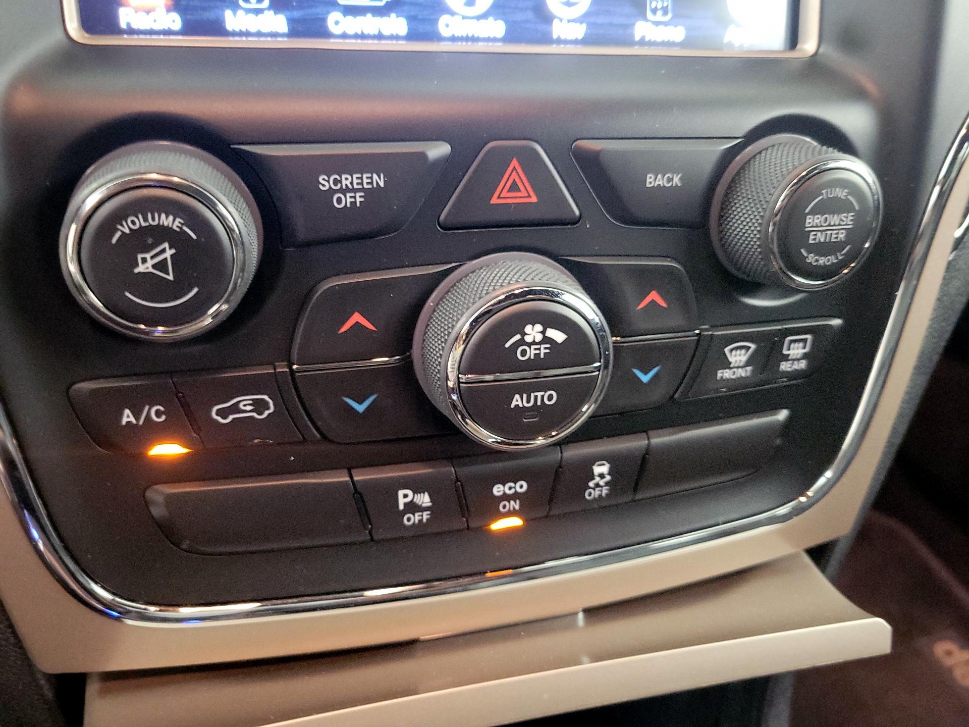 Thumbnail: 2014 Jeep Grand Cherokee - 17