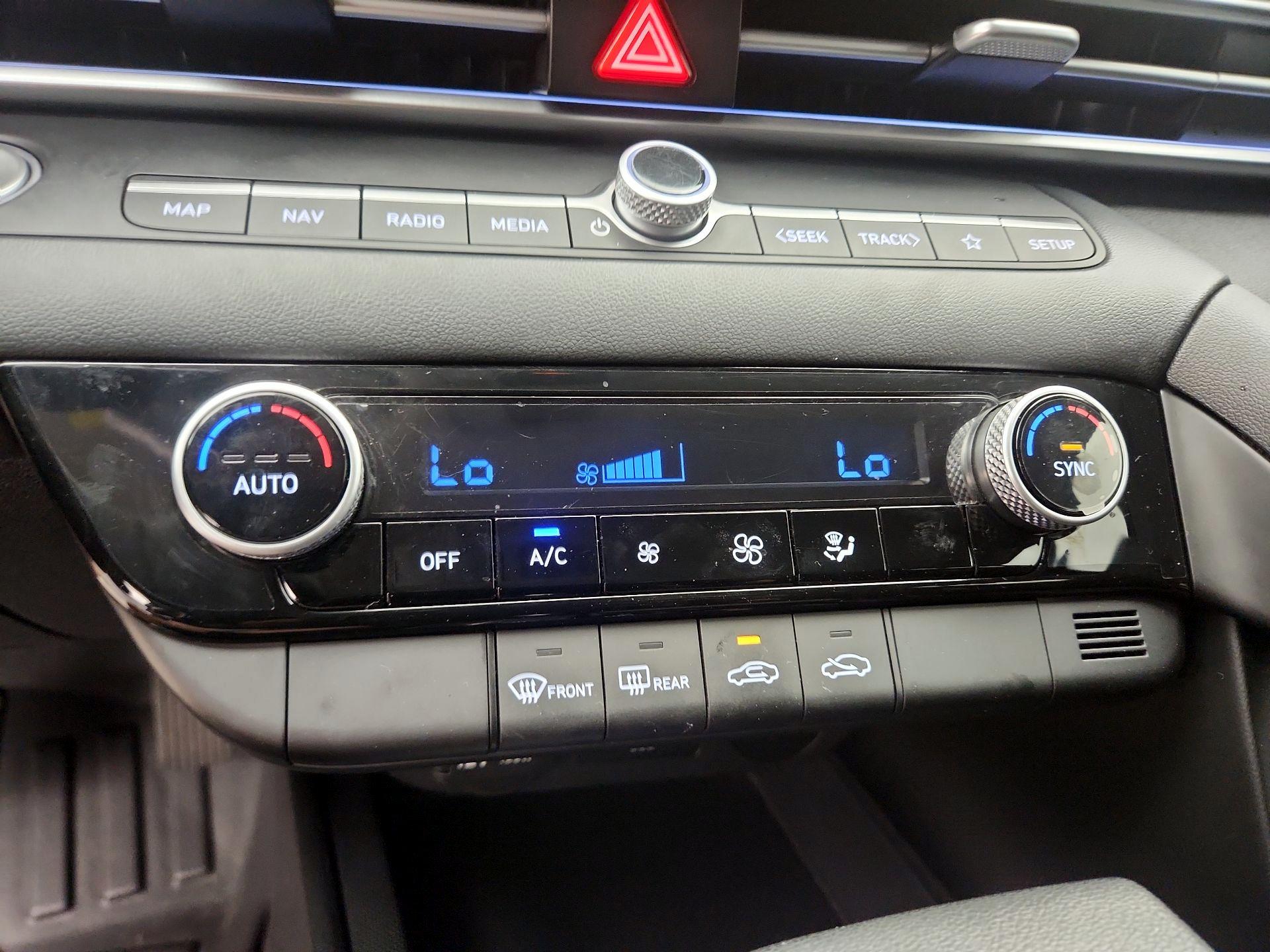 Thumbnail: 2024 Hyundai Elantra - 17