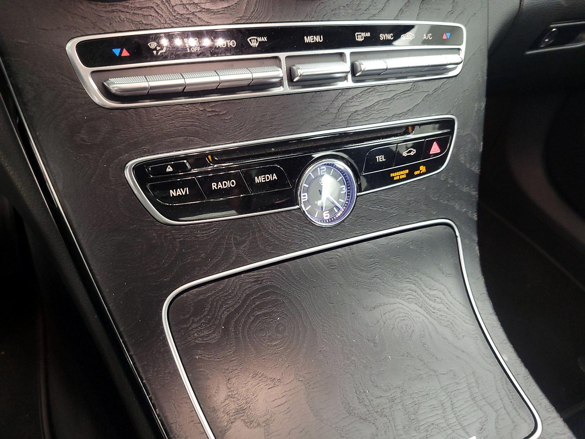 Thumbnail: 2016 Mercedes-Benz C-Class - 17