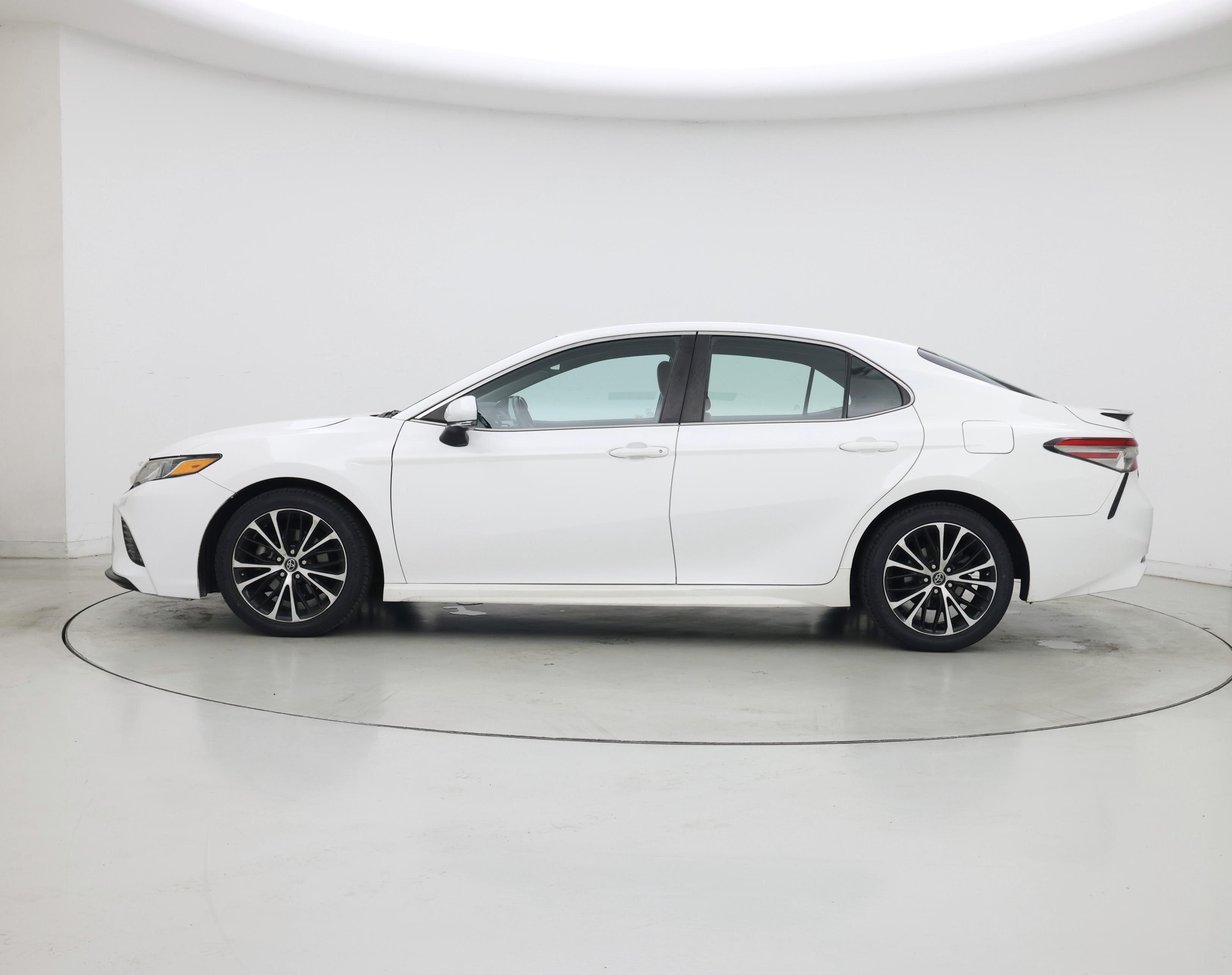 Thumbnail: 2018 Toyota Camry - 3