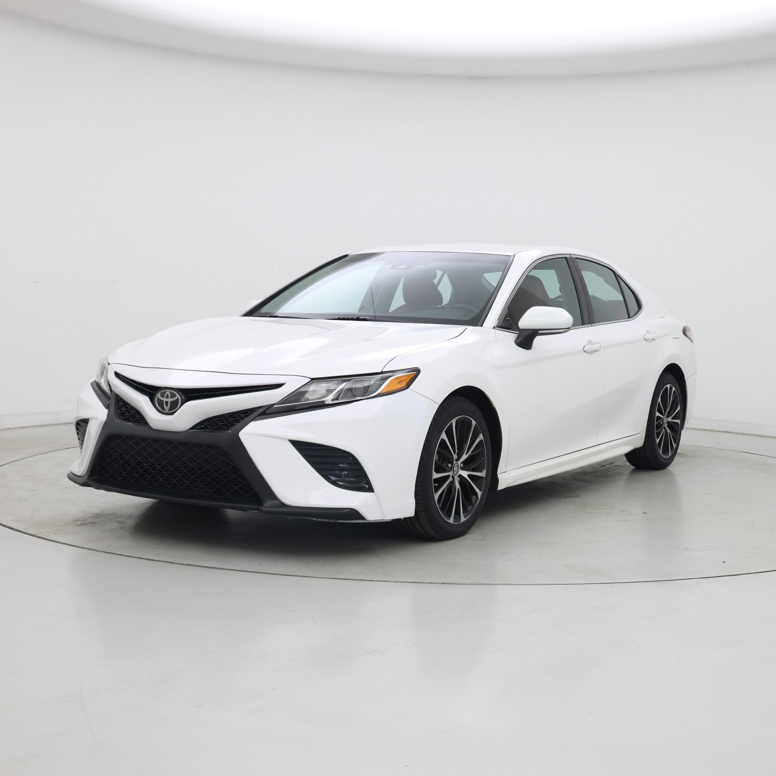 Thumbnail: 2018 Toyota Camry - 4