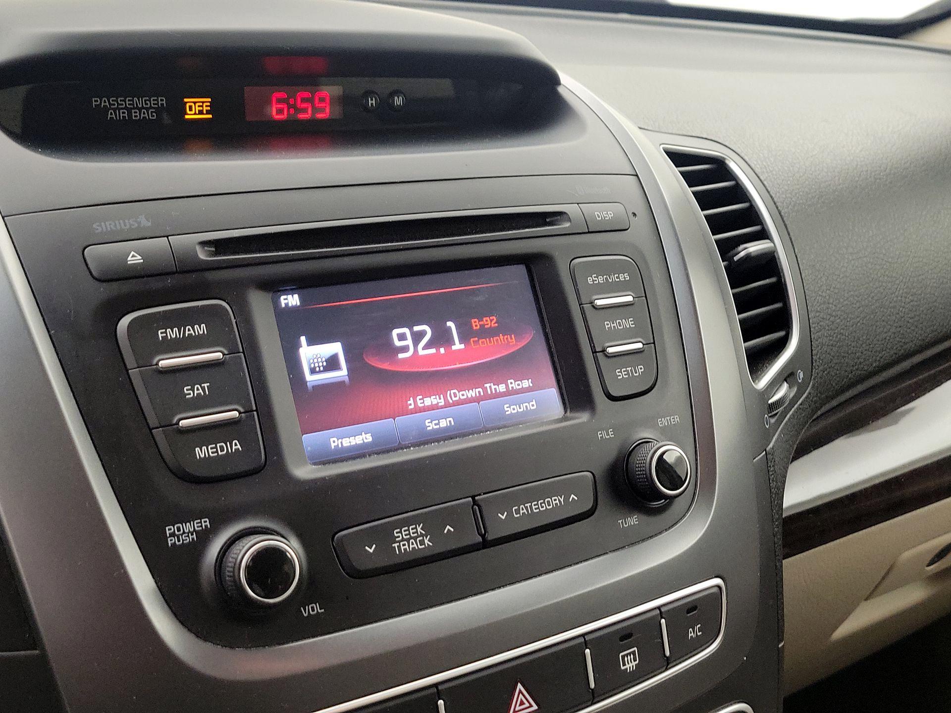 Thumbnail: 2015 Kia Sorento - 15
