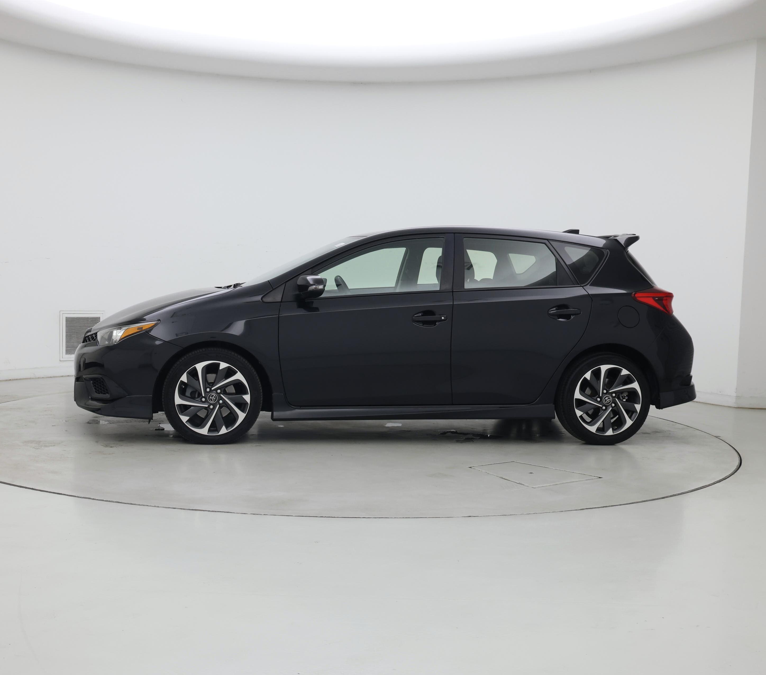 Thumbnail: 2018 Toyota Corolla iM - 3