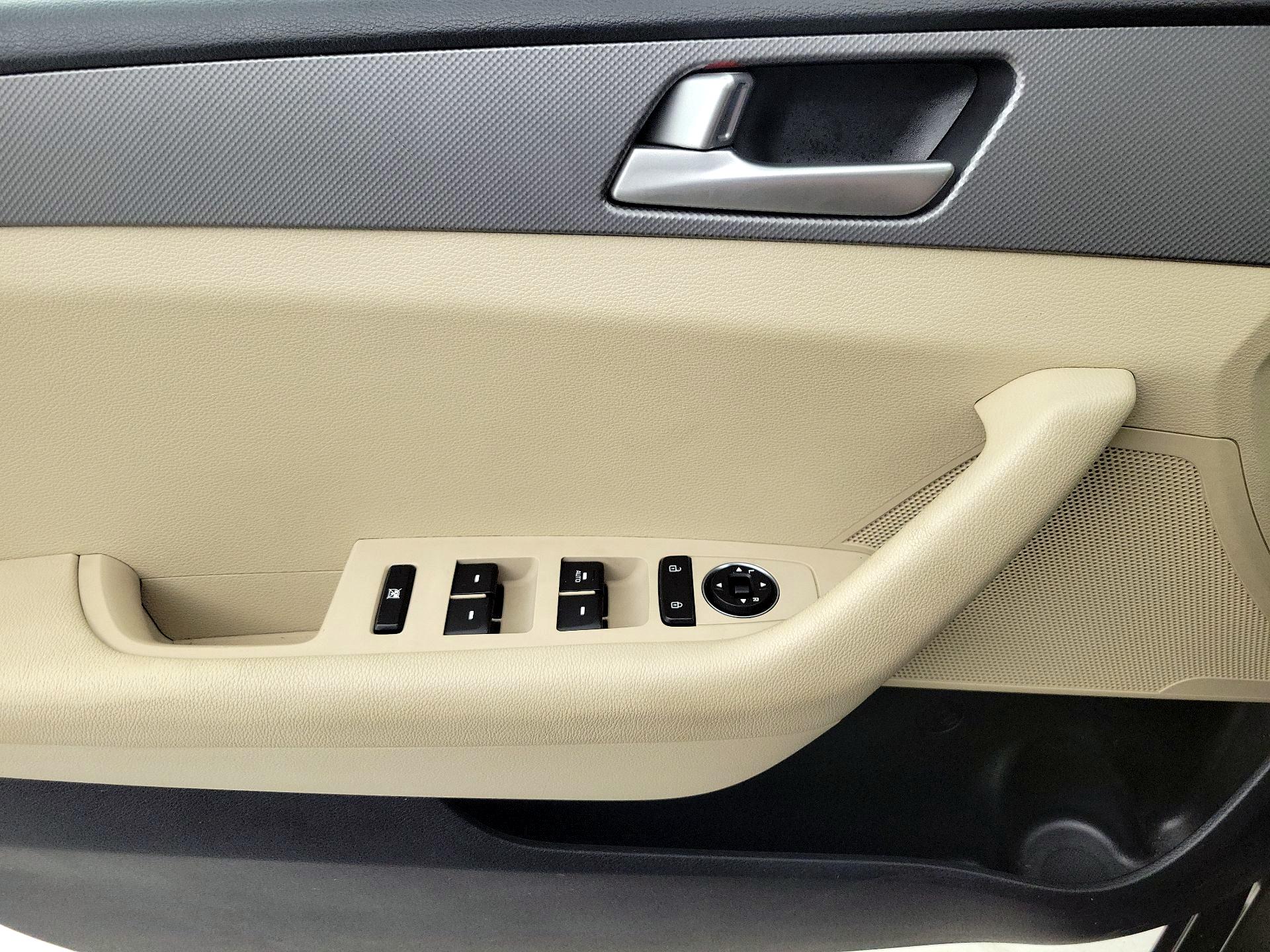 Thumbnail: 2016 Hyundai Sonata - 12