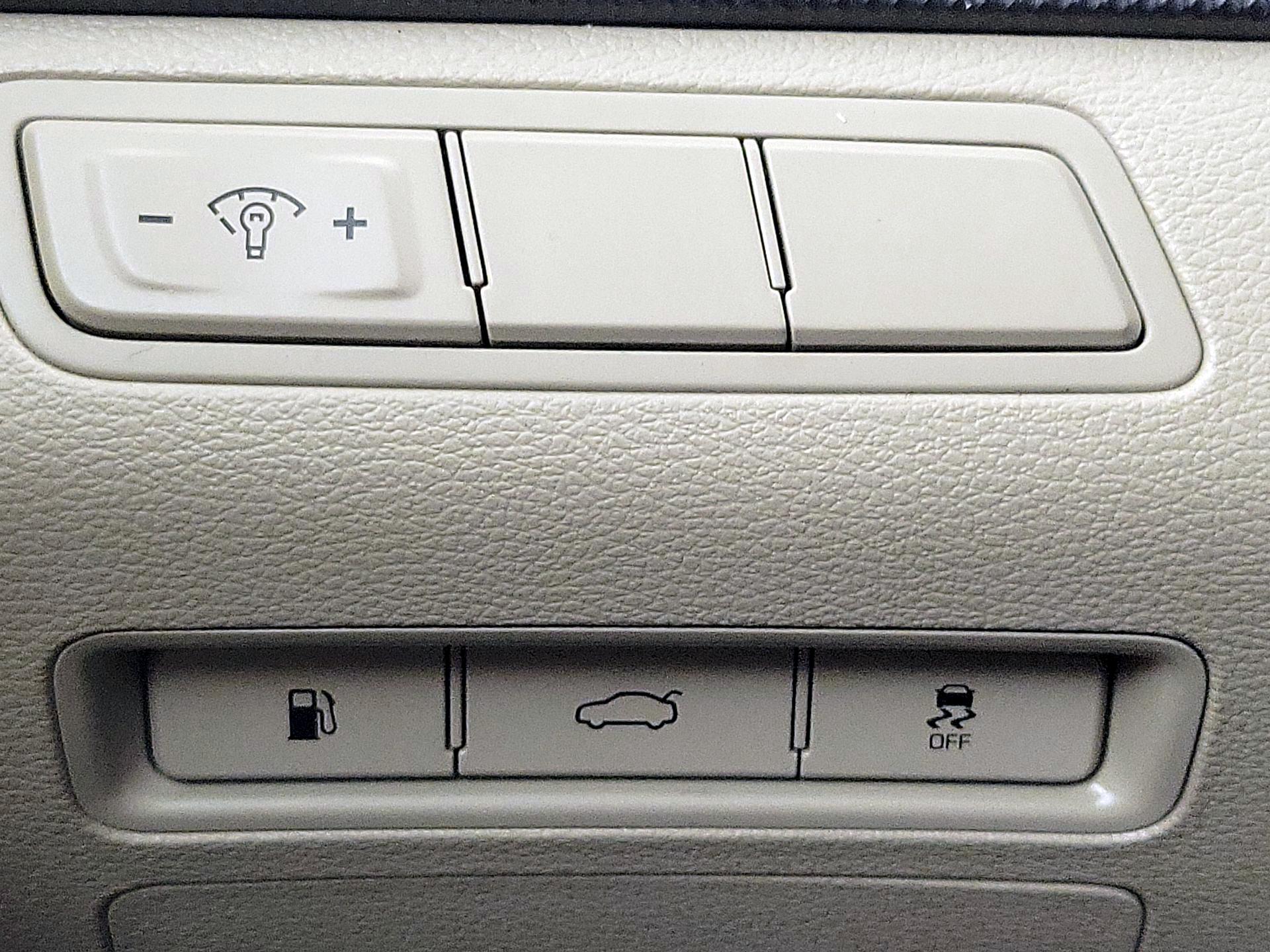 Thumbnail: 2016 Hyundai Sonata - 13
