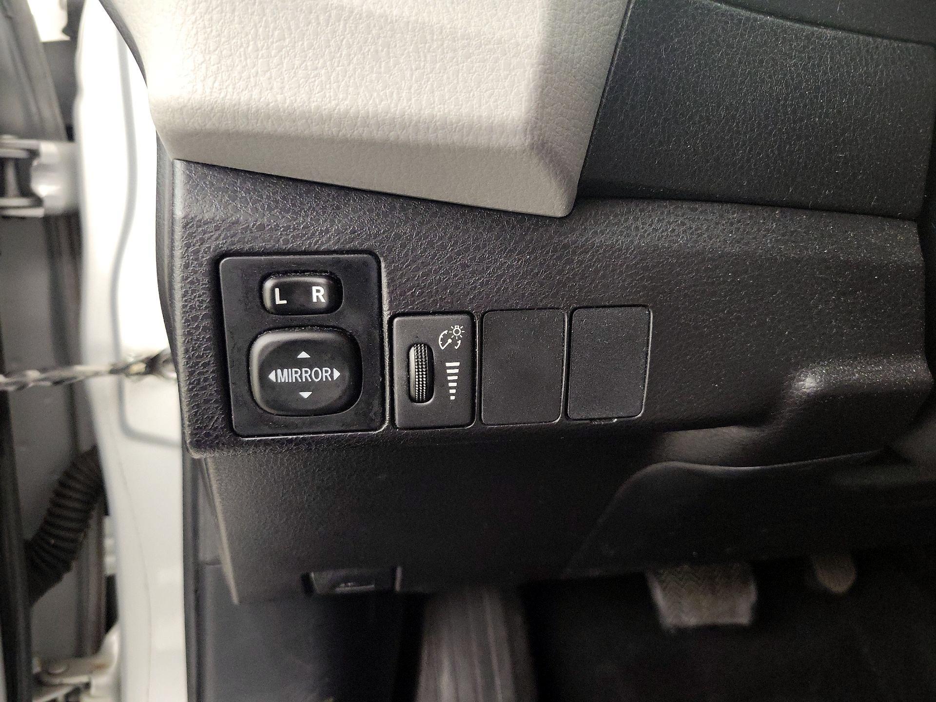 Thumbnail: 2014 Toyota Corolla - 13