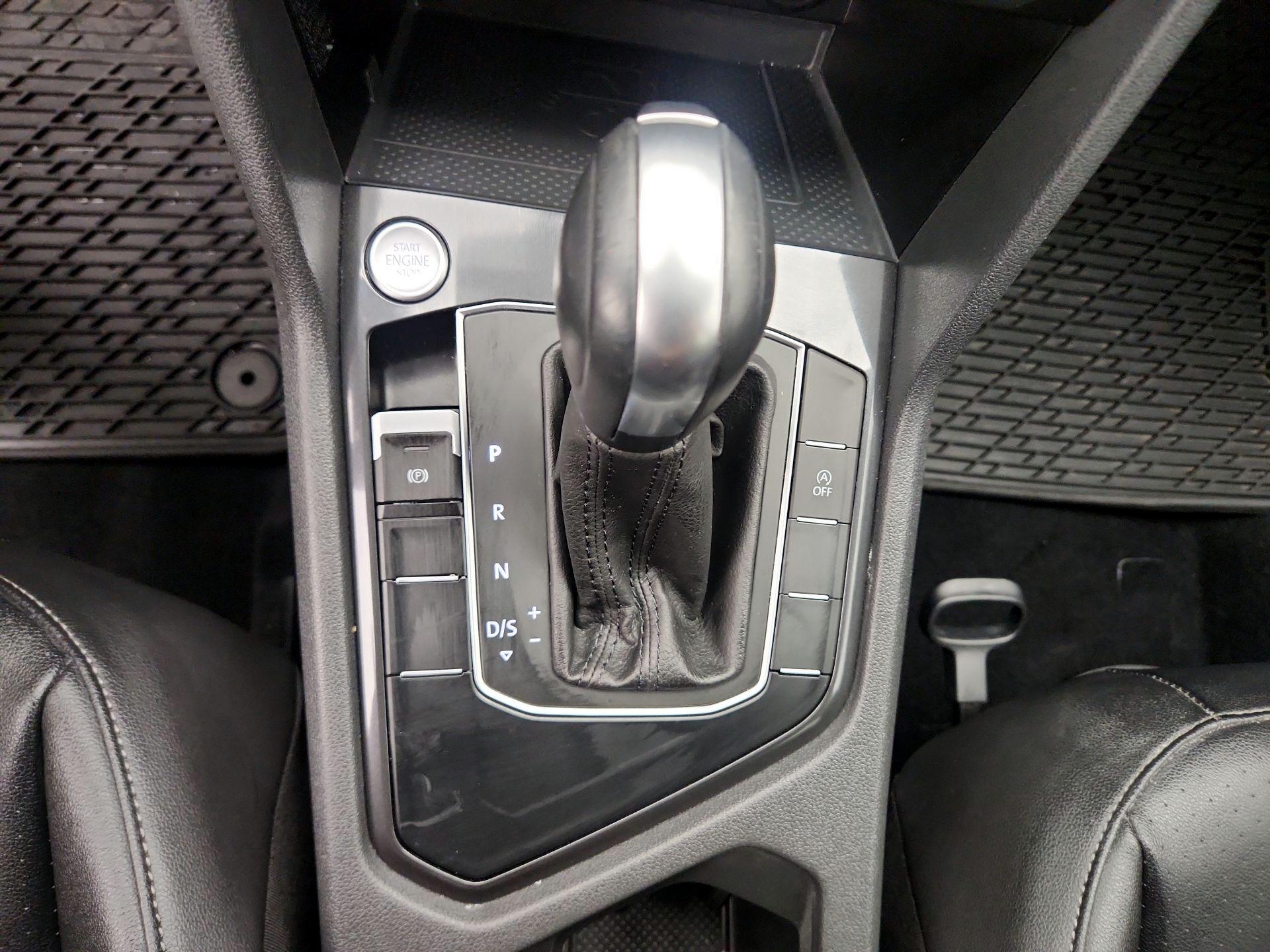 Thumbnail: 2020 Volkswagen Tiguan - 17