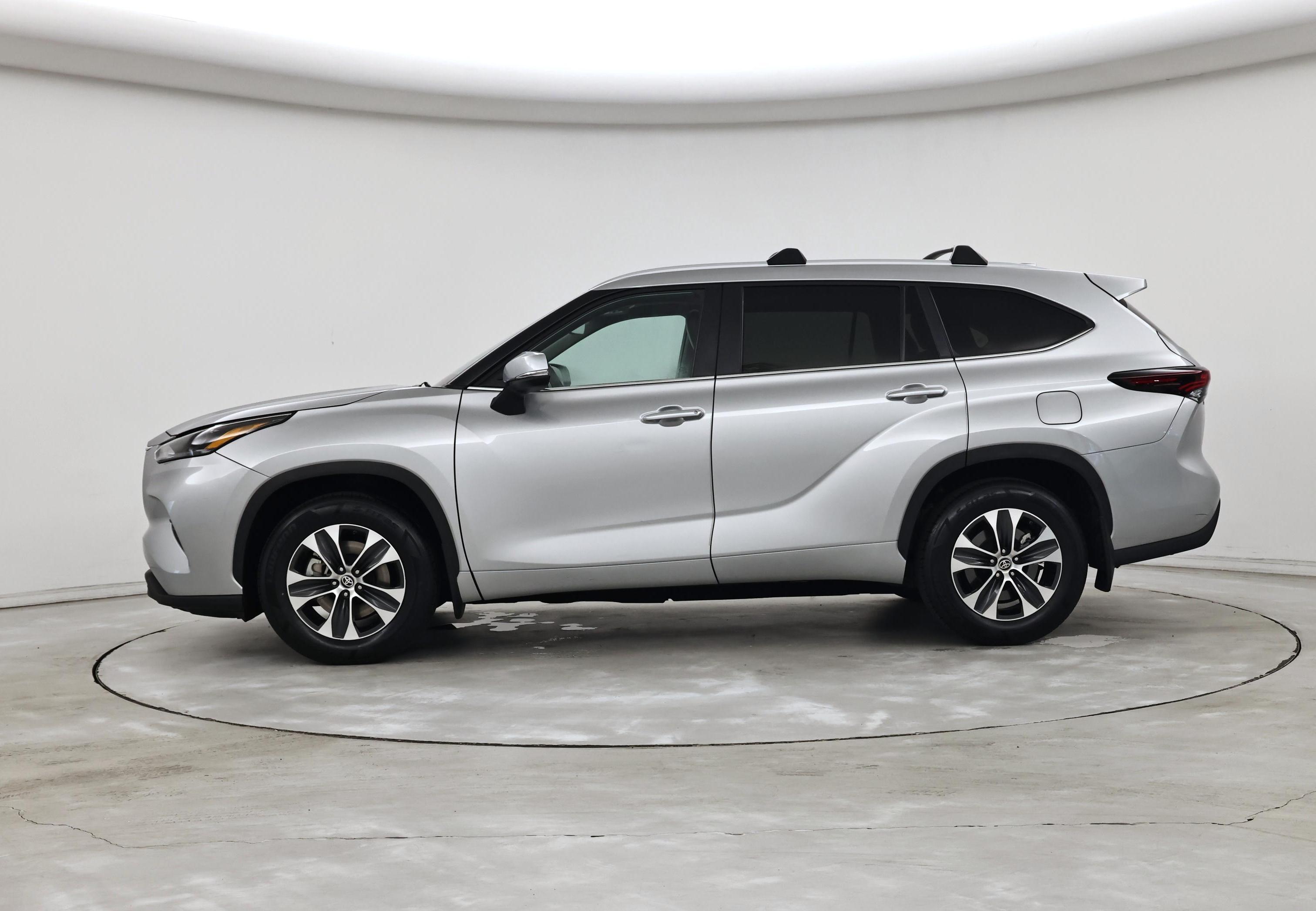 Thumbnail: 2024 Toyota Highlander - 3