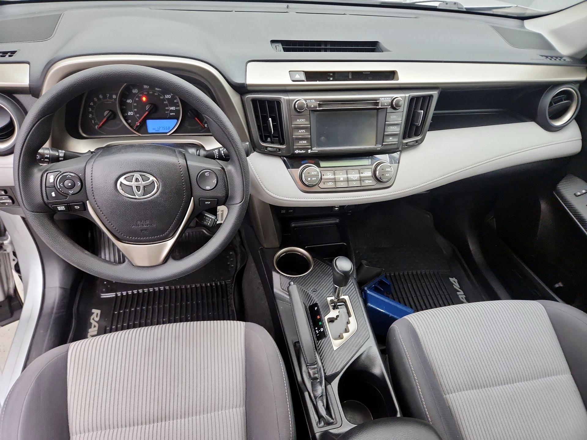 Thumbnail: 2015 Toyota RAV4 - 9