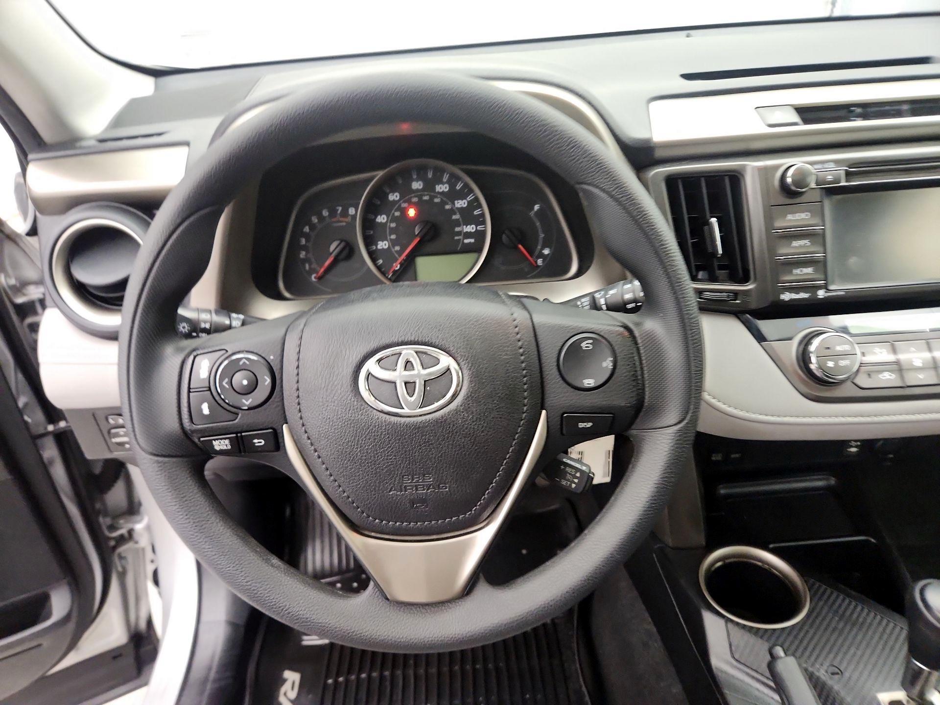 Thumbnail: 2015 Toyota RAV4 - 10