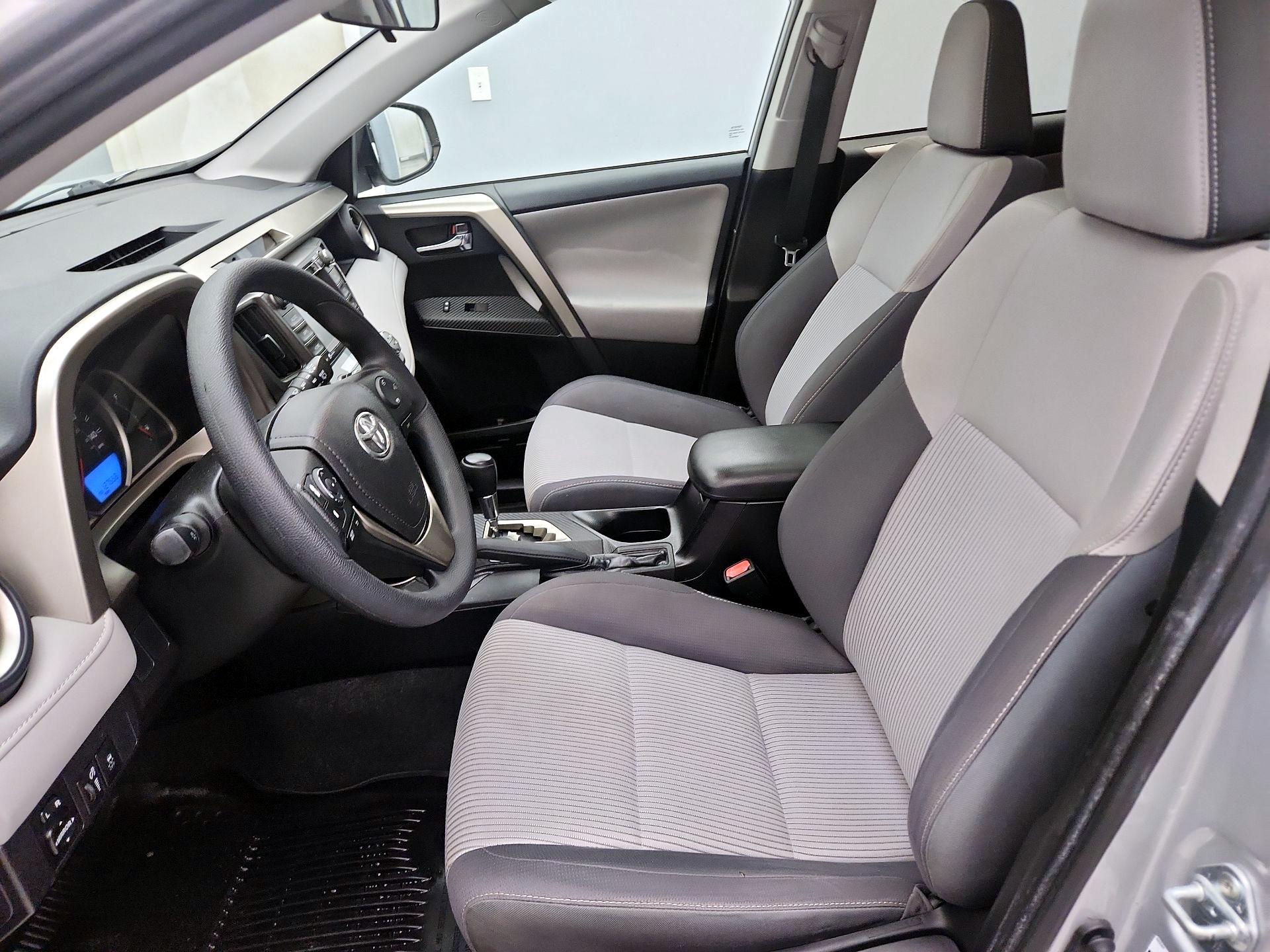 Thumbnail: 2015 Toyota RAV4 - 11