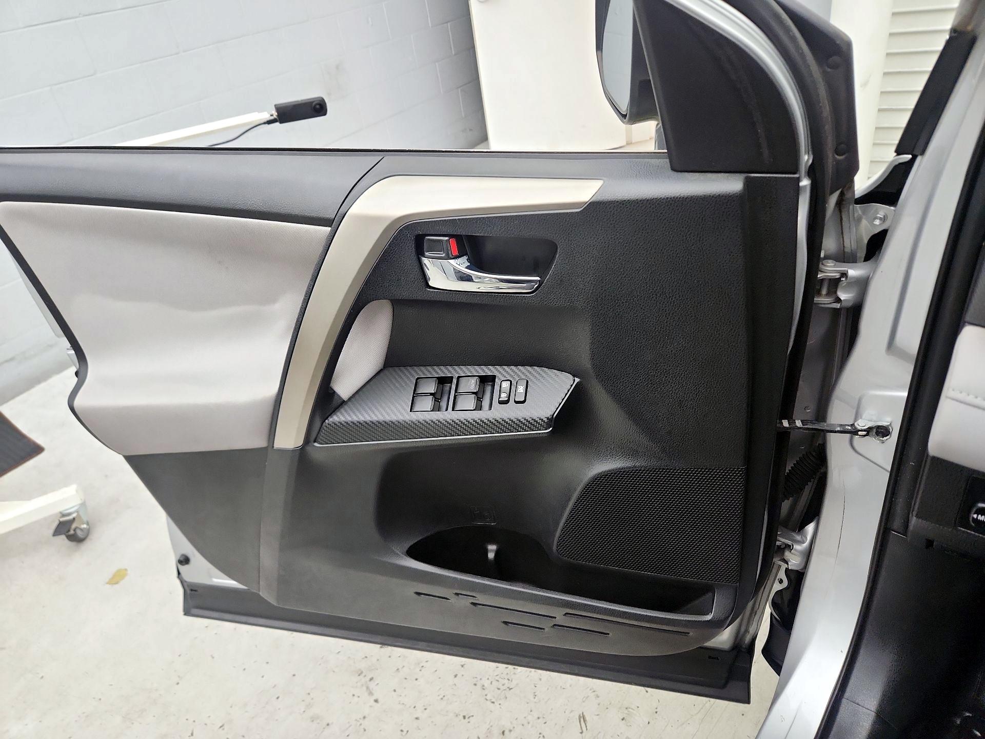 Thumbnail: 2015 Toyota RAV4 - 12