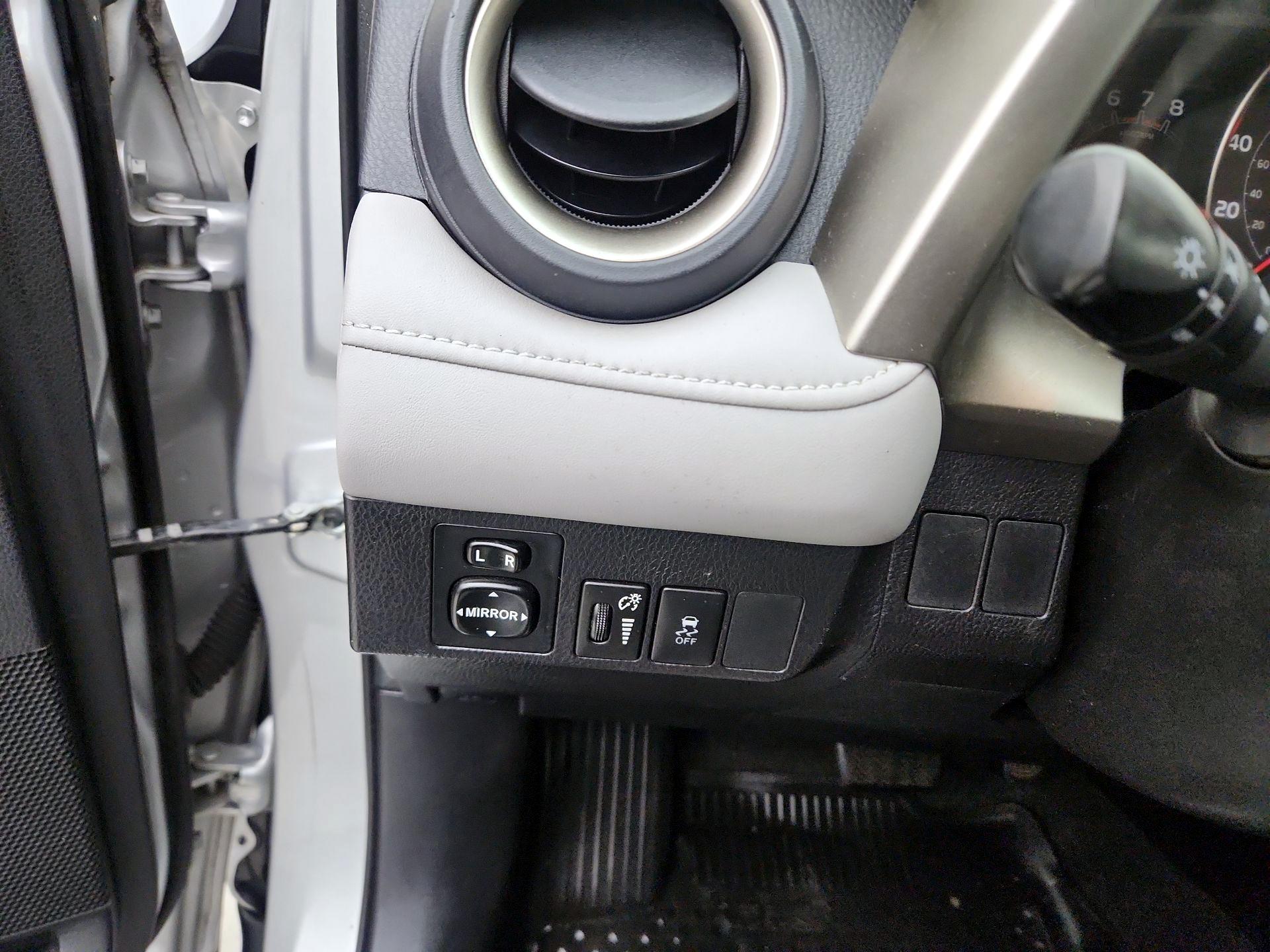 Thumbnail: 2015 Toyota RAV4 - 13