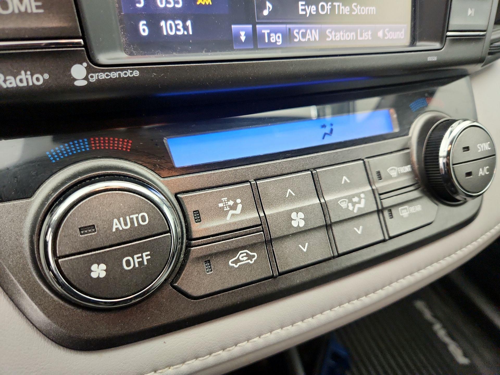 Thumbnail: 2015 Toyota RAV4 - 16