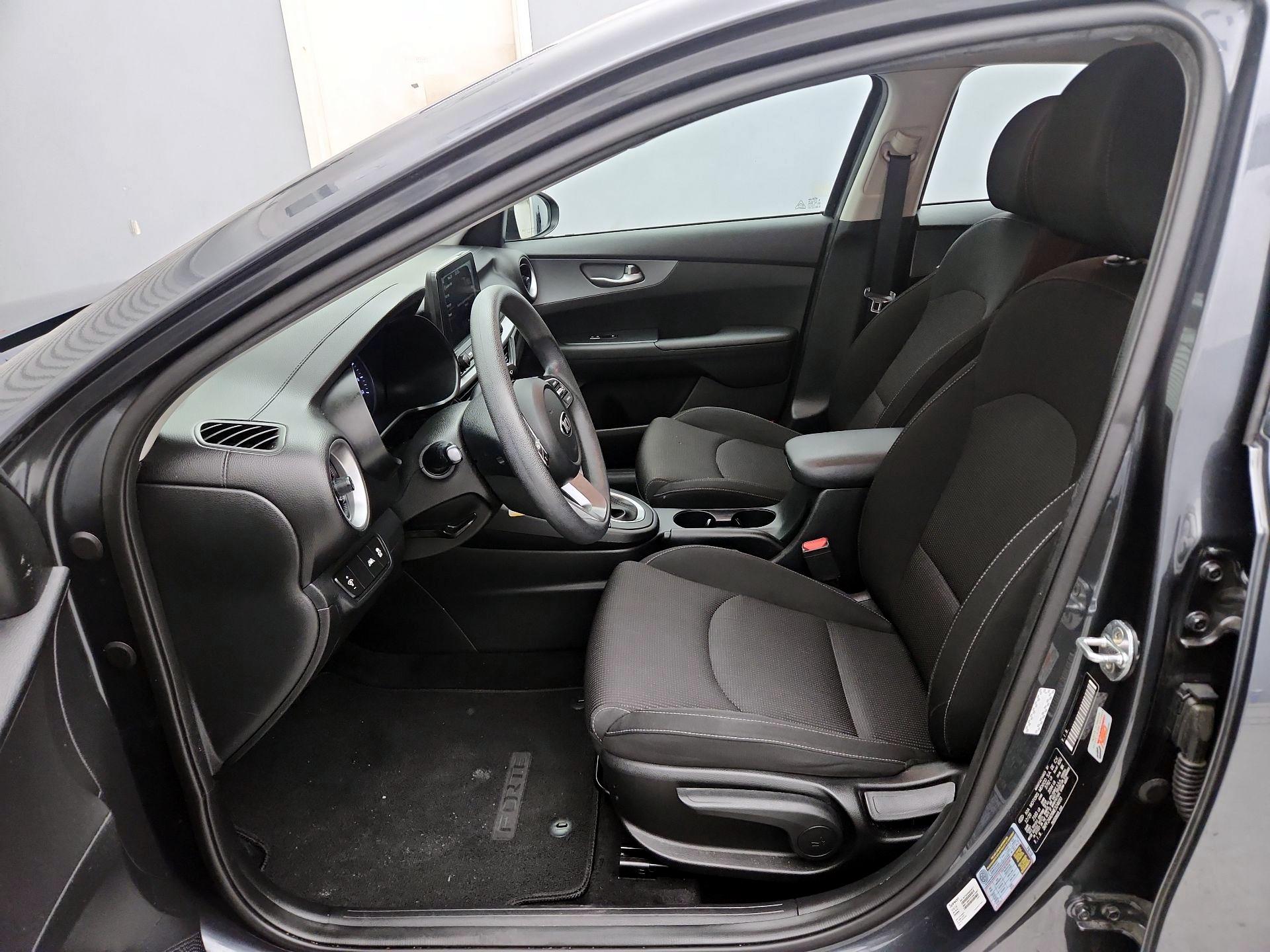 Thumbnail: 2021 Kia Forte - 11