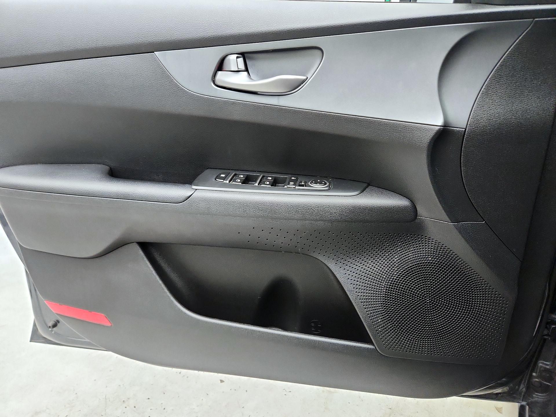 Thumbnail: 2021 Kia Forte - 12