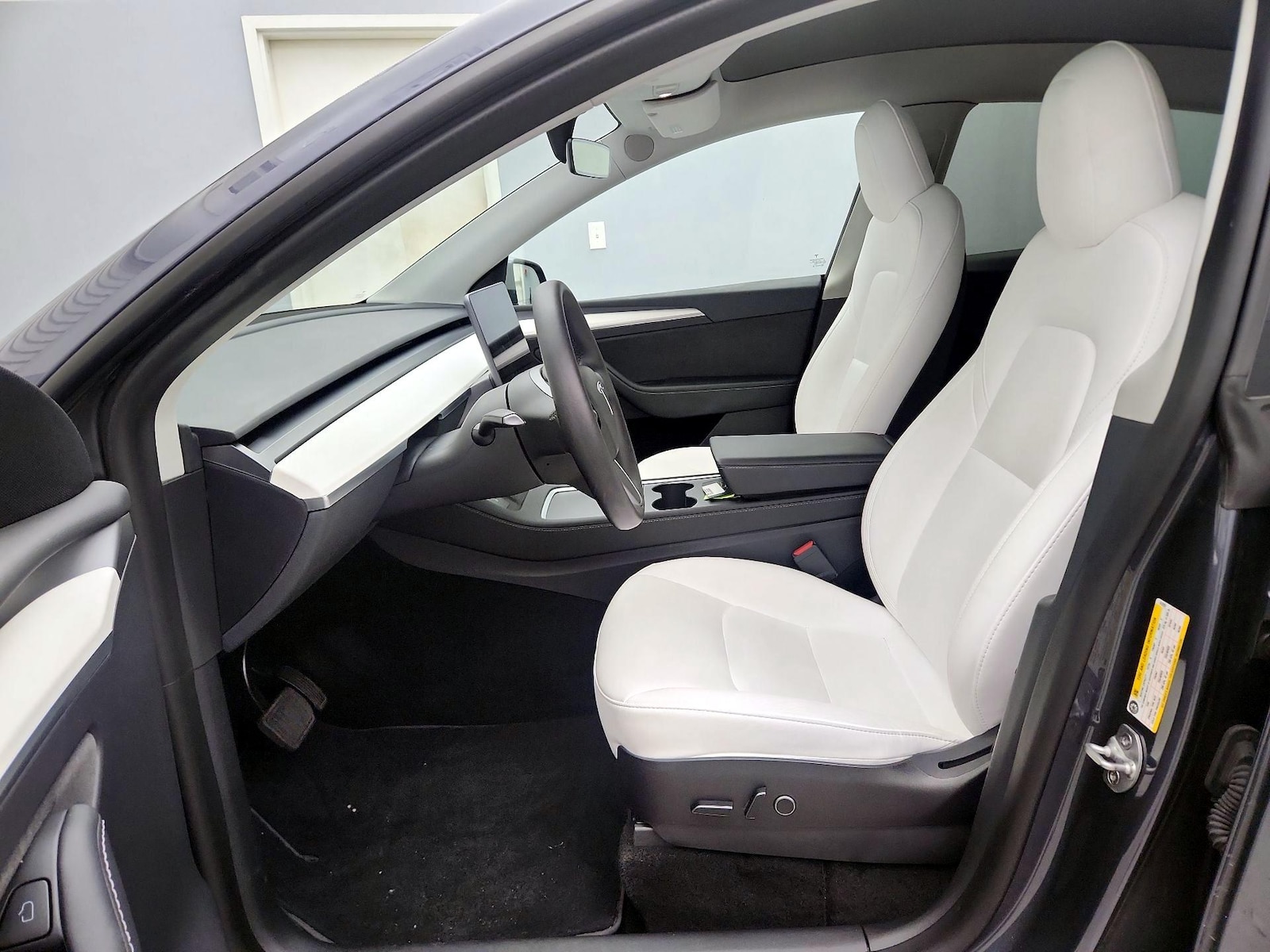 2023 Tesla Model Y Long Range - Photo 12