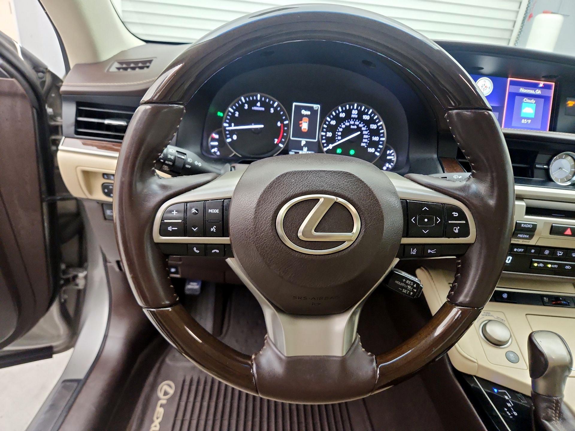 Thumbnail: 2017 Lexus ES - 10