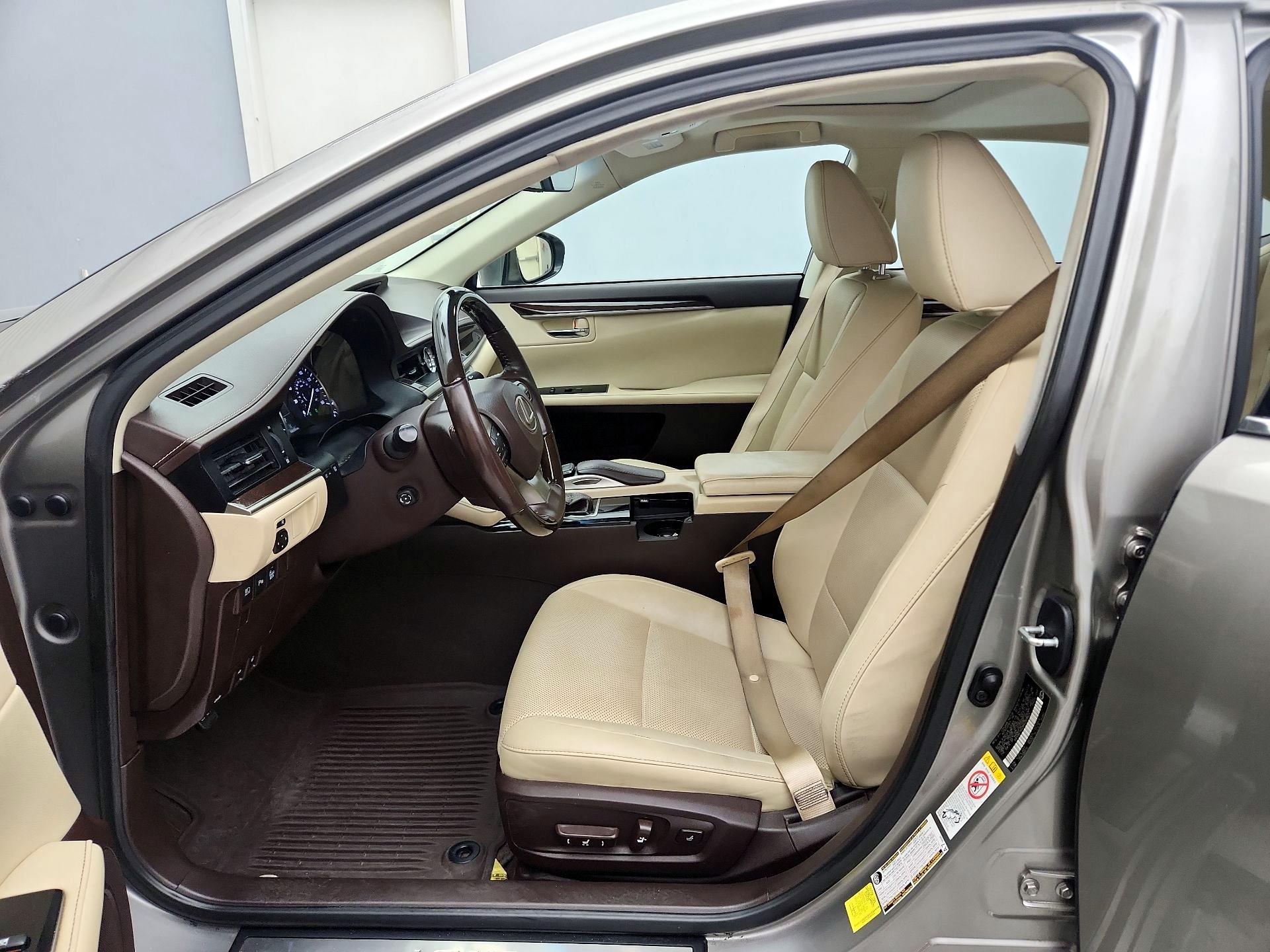 Thumbnail: 2017 Lexus ES - 11