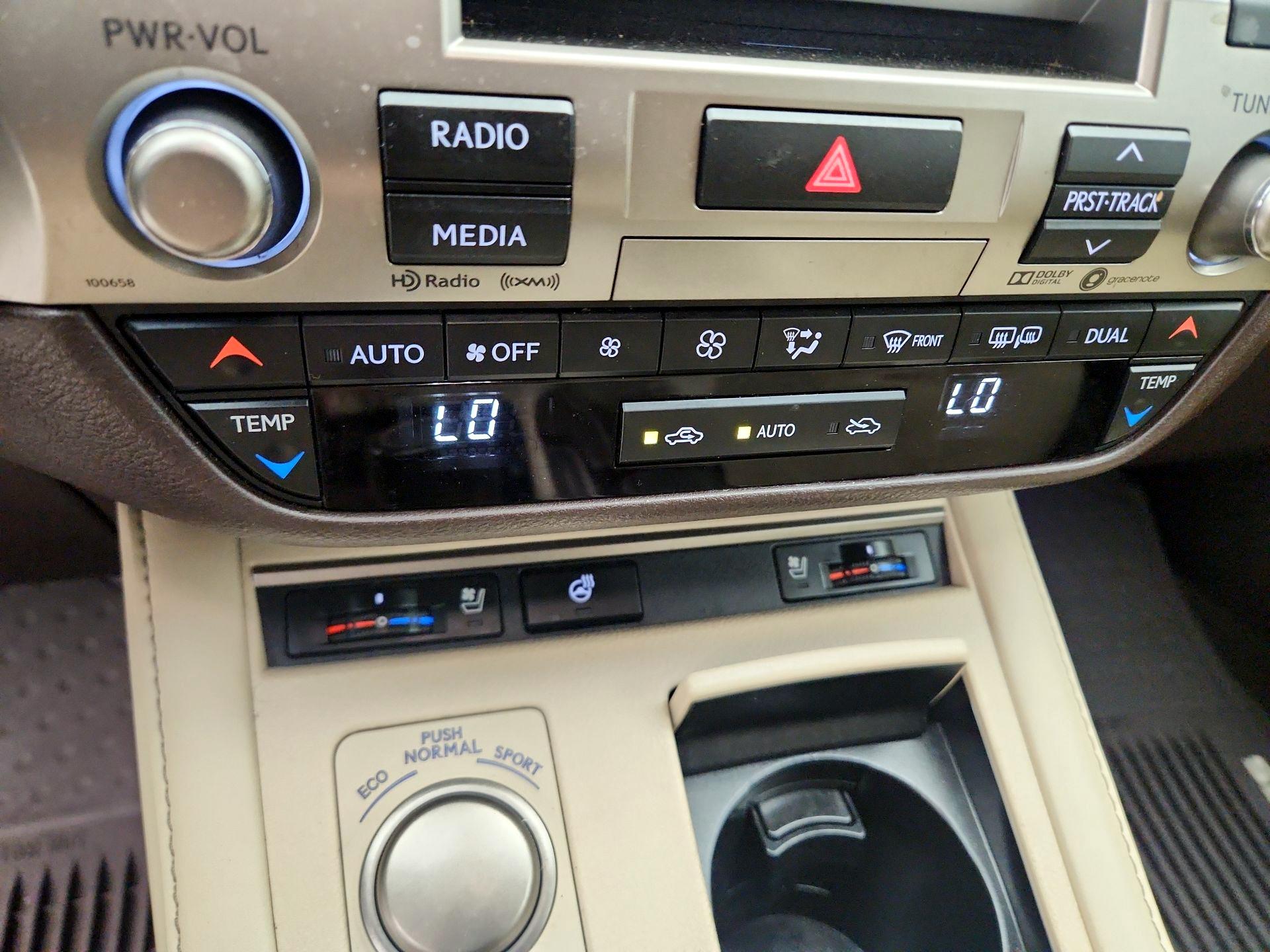 Thumbnail: 2017 Lexus ES - 17