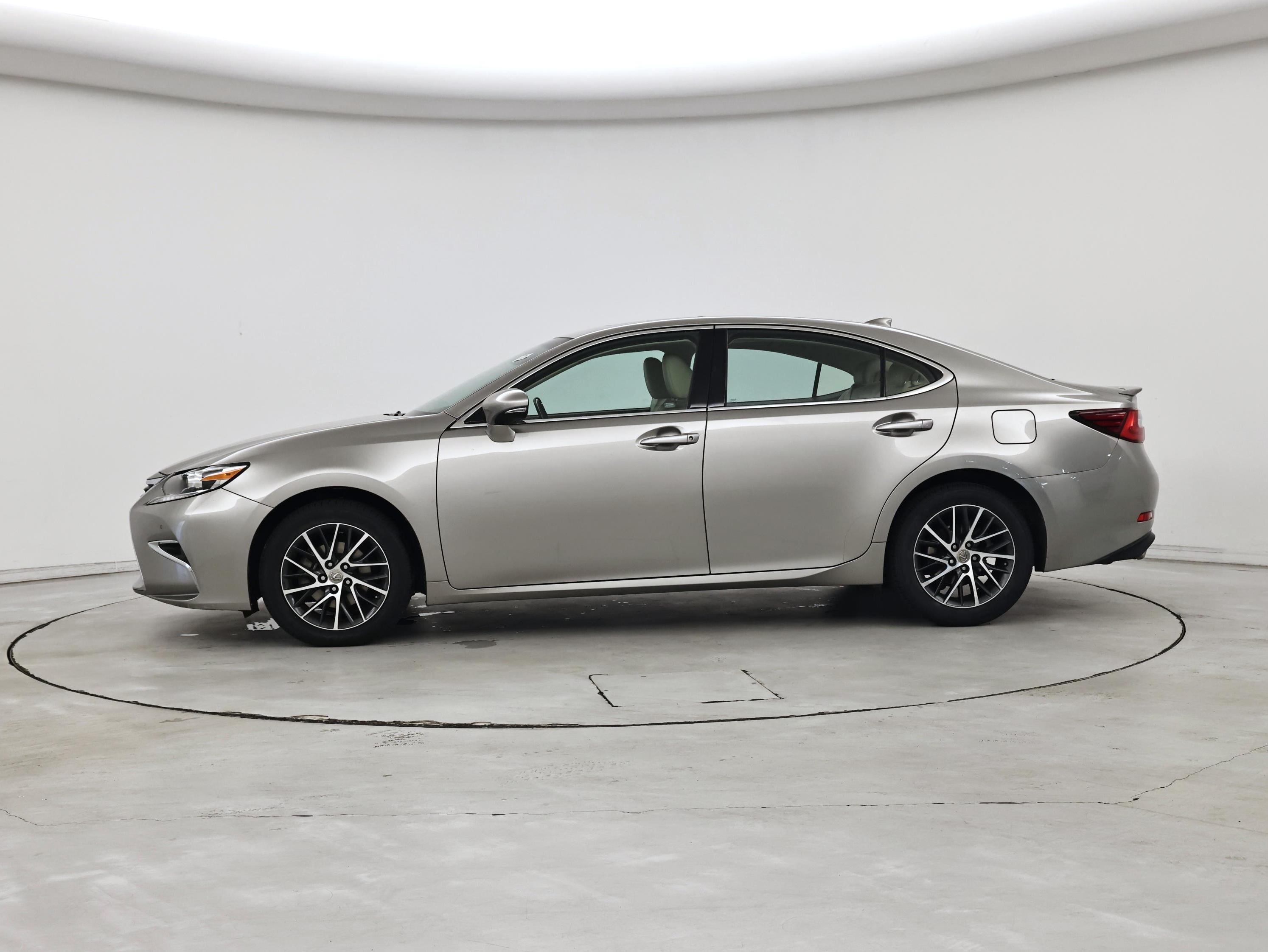 Thumbnail: 2017 Lexus ES - 3