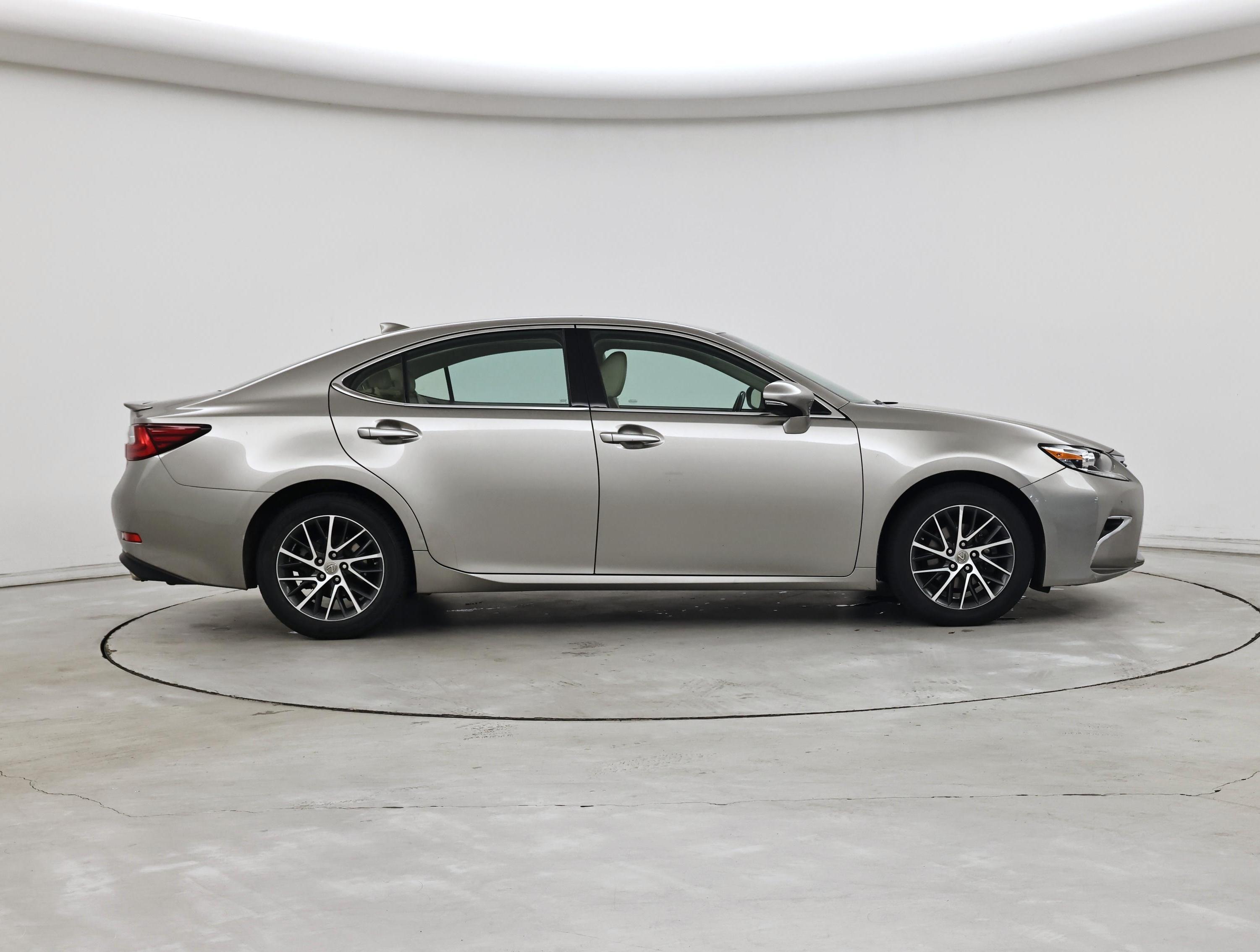 Thumbnail: 2017 Lexus ES - 7