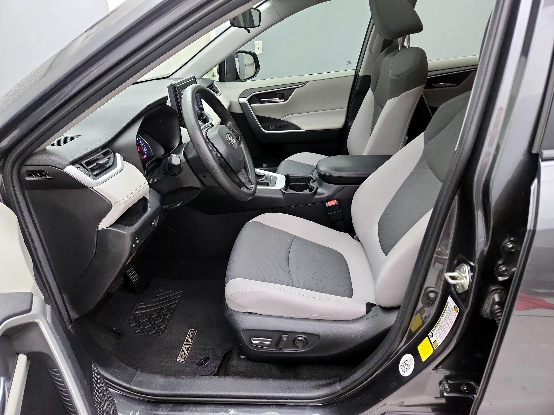 Thumbnail: 2020 Toyota RAV4 - 11