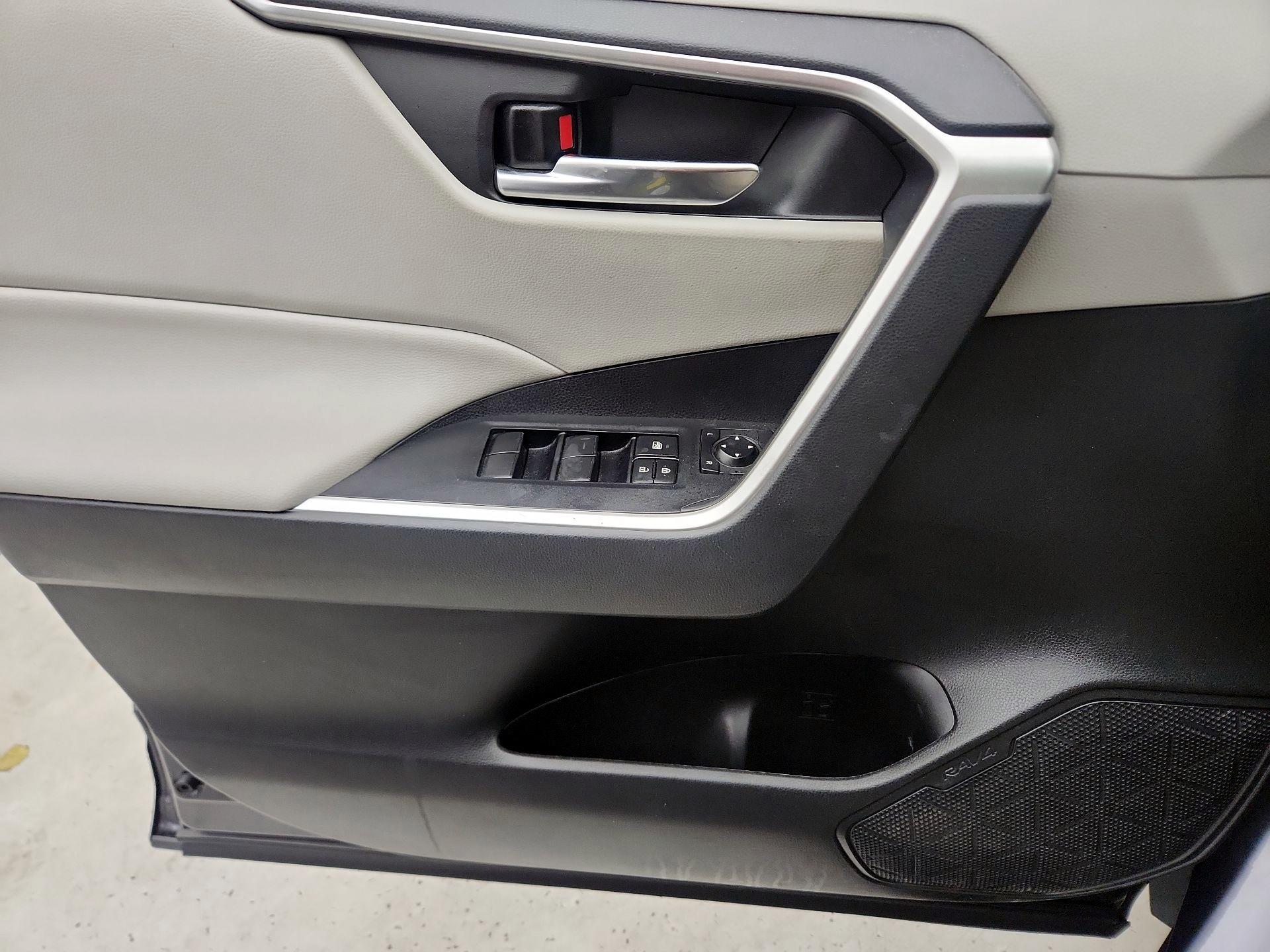 Thumbnail: 2020 Toyota RAV4 - 12