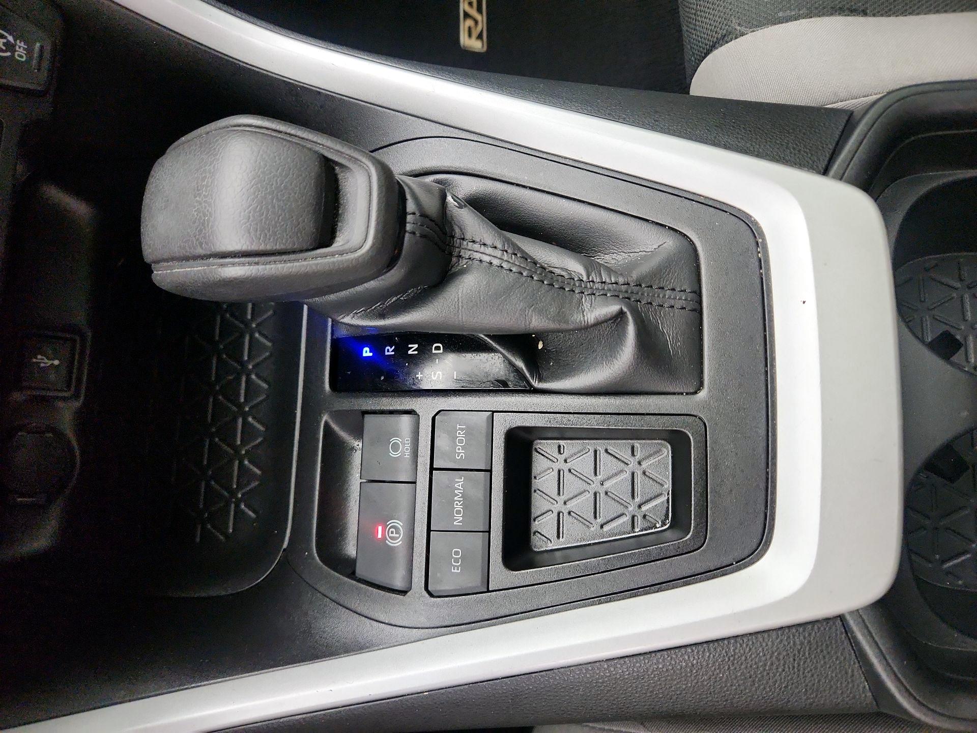 Thumbnail: 2020 Toyota RAV4 - 17