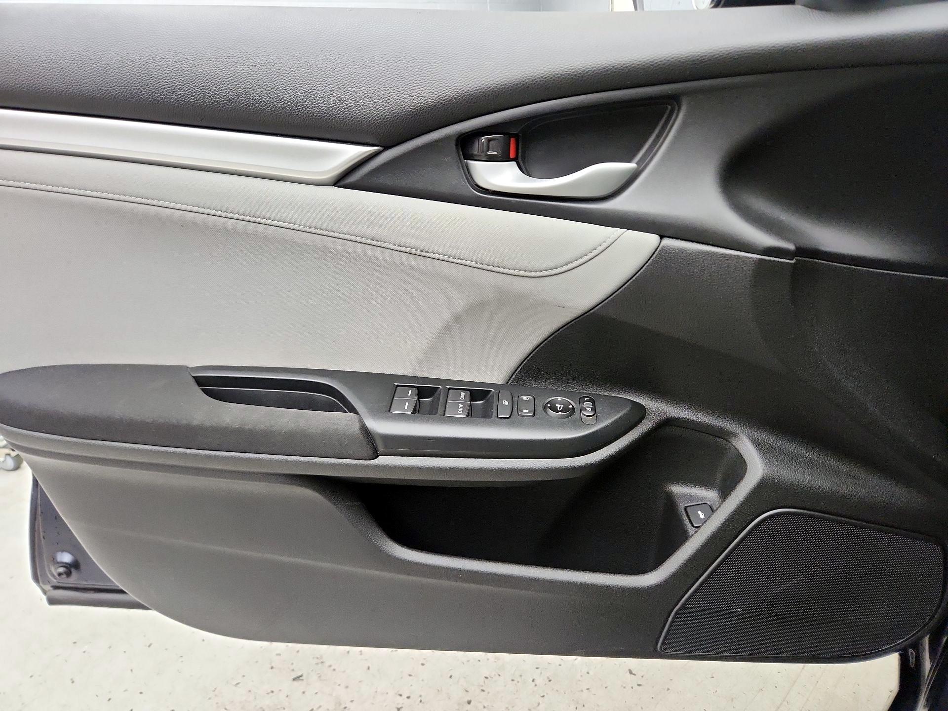 Thumbnail: 2016 Honda Civic - 12