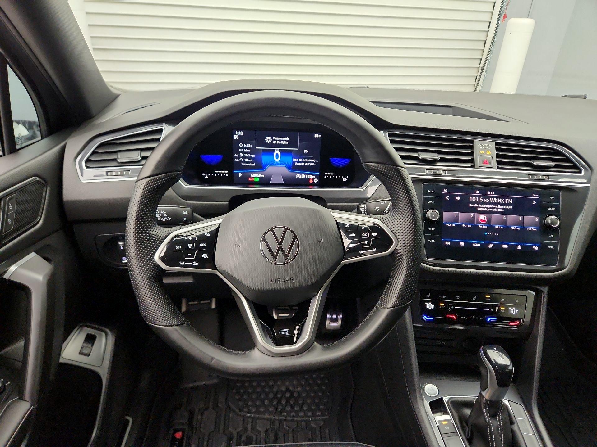 Thumbnail: 2022 Volkswagen Tiguan - 10