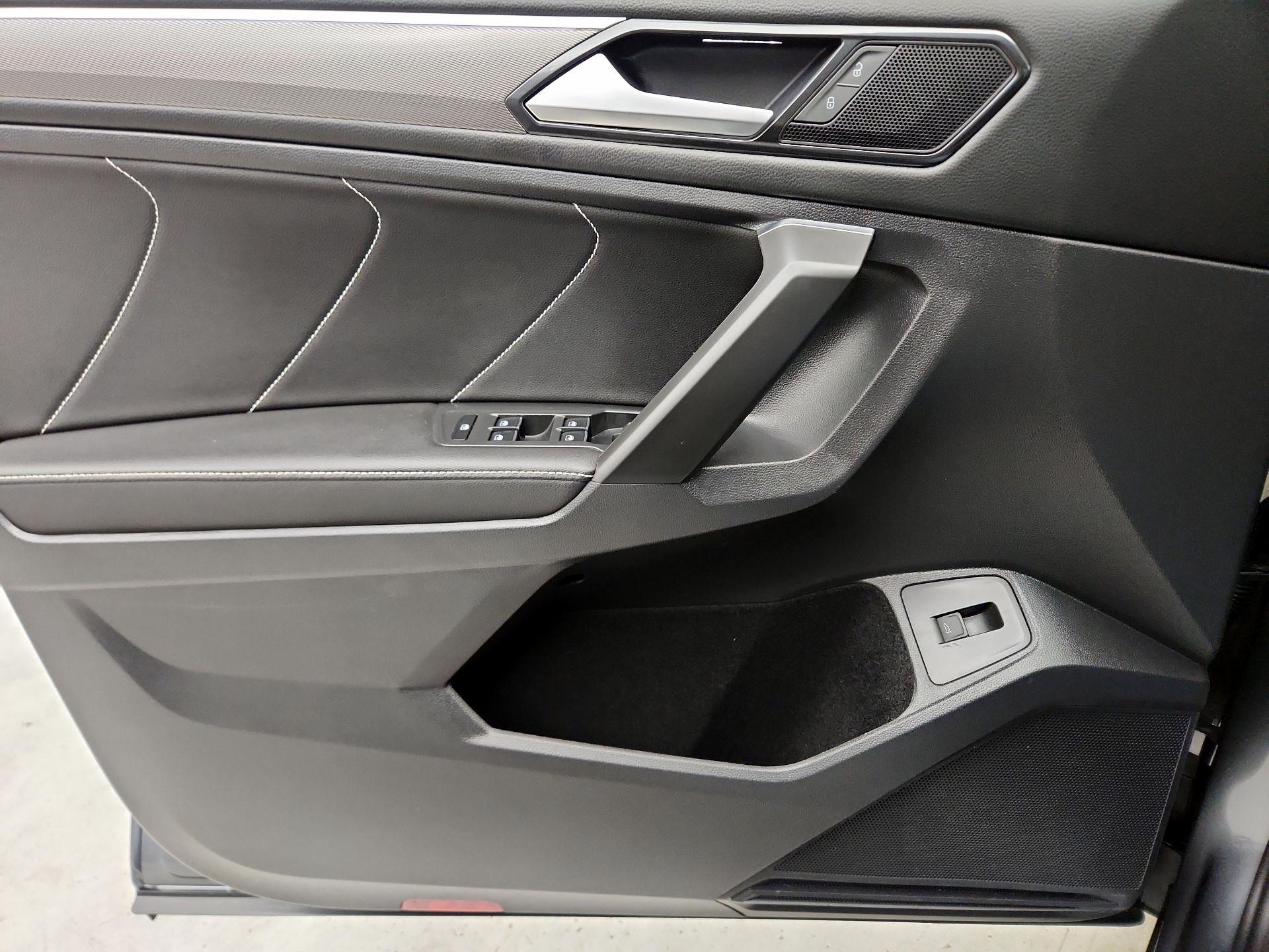 Thumbnail: 2022 Volkswagen Tiguan - 12
