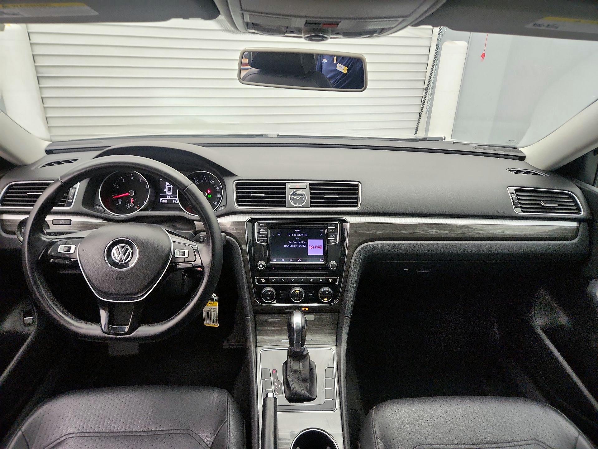 Thumbnail: 2016 Volkswagen Passat - 9