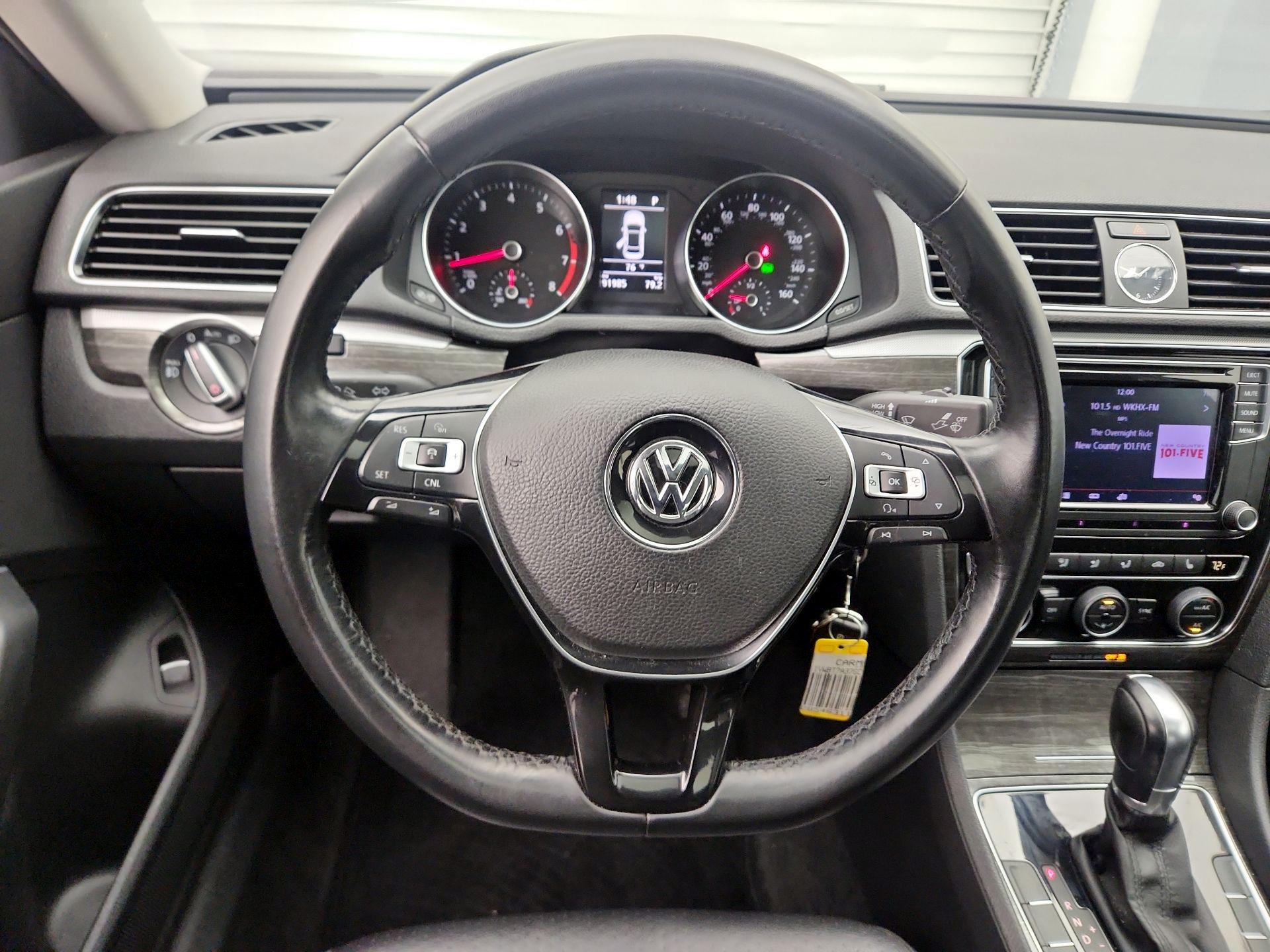 Thumbnail: 2016 Volkswagen Passat - 10