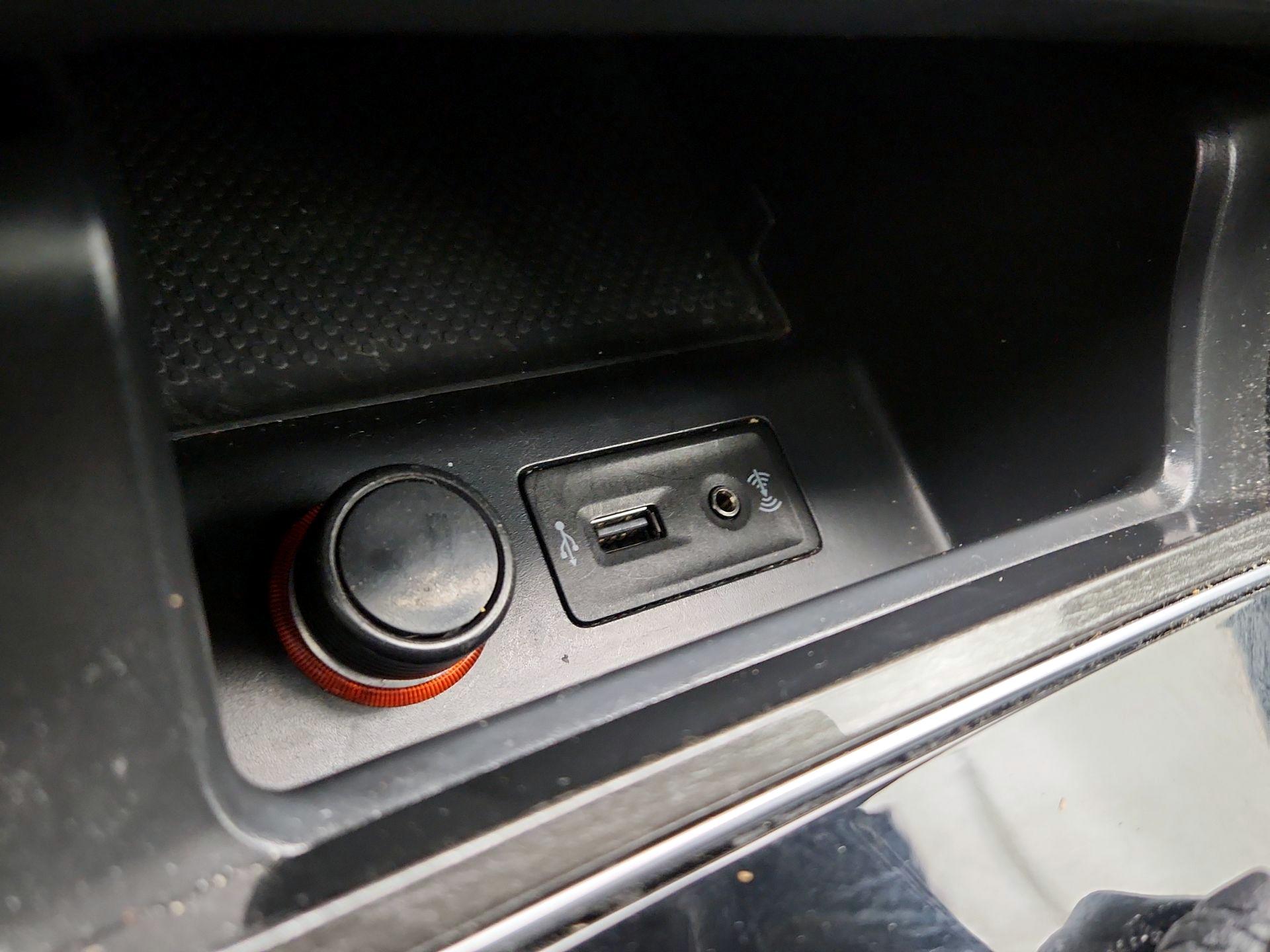 Thumbnail: 2016 Volkswagen Passat - 18