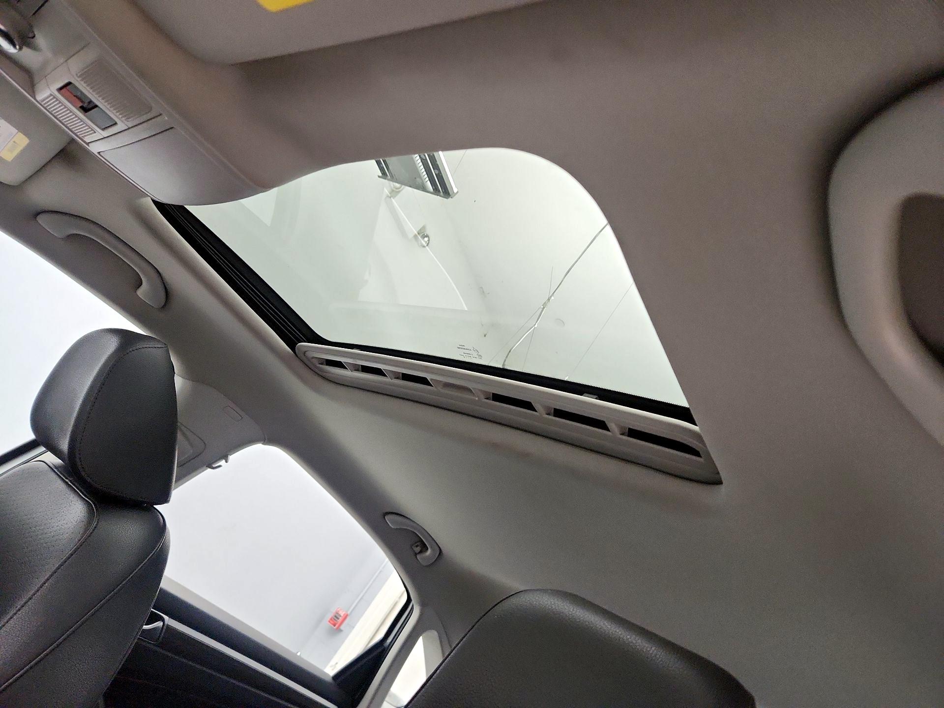 Thumbnail: 2016 Volkswagen Passat - 19