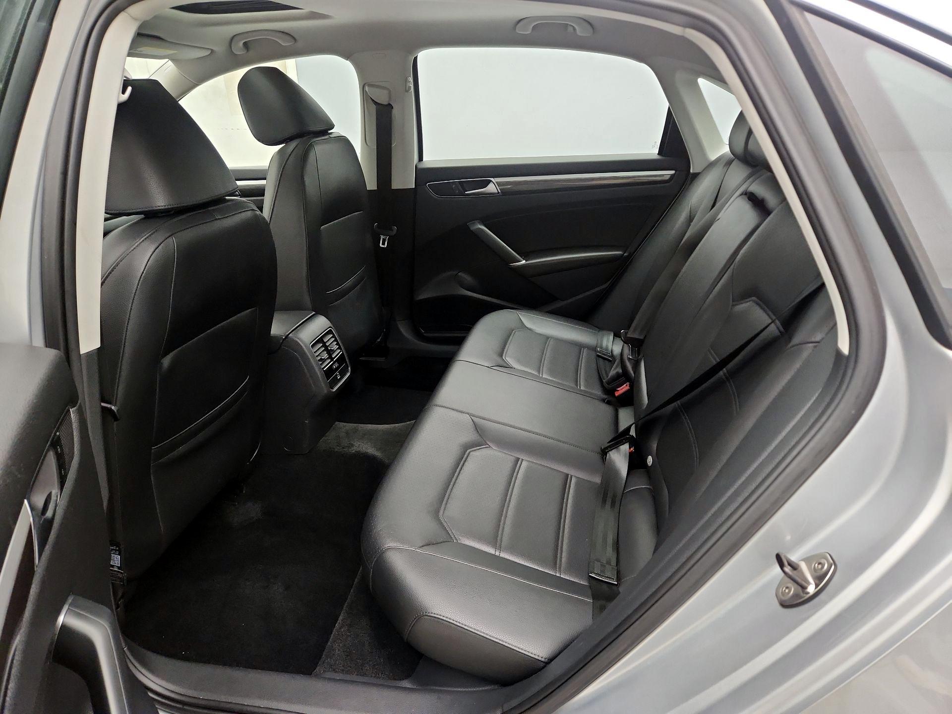 Thumbnail: 2016 Volkswagen Passat - 20
