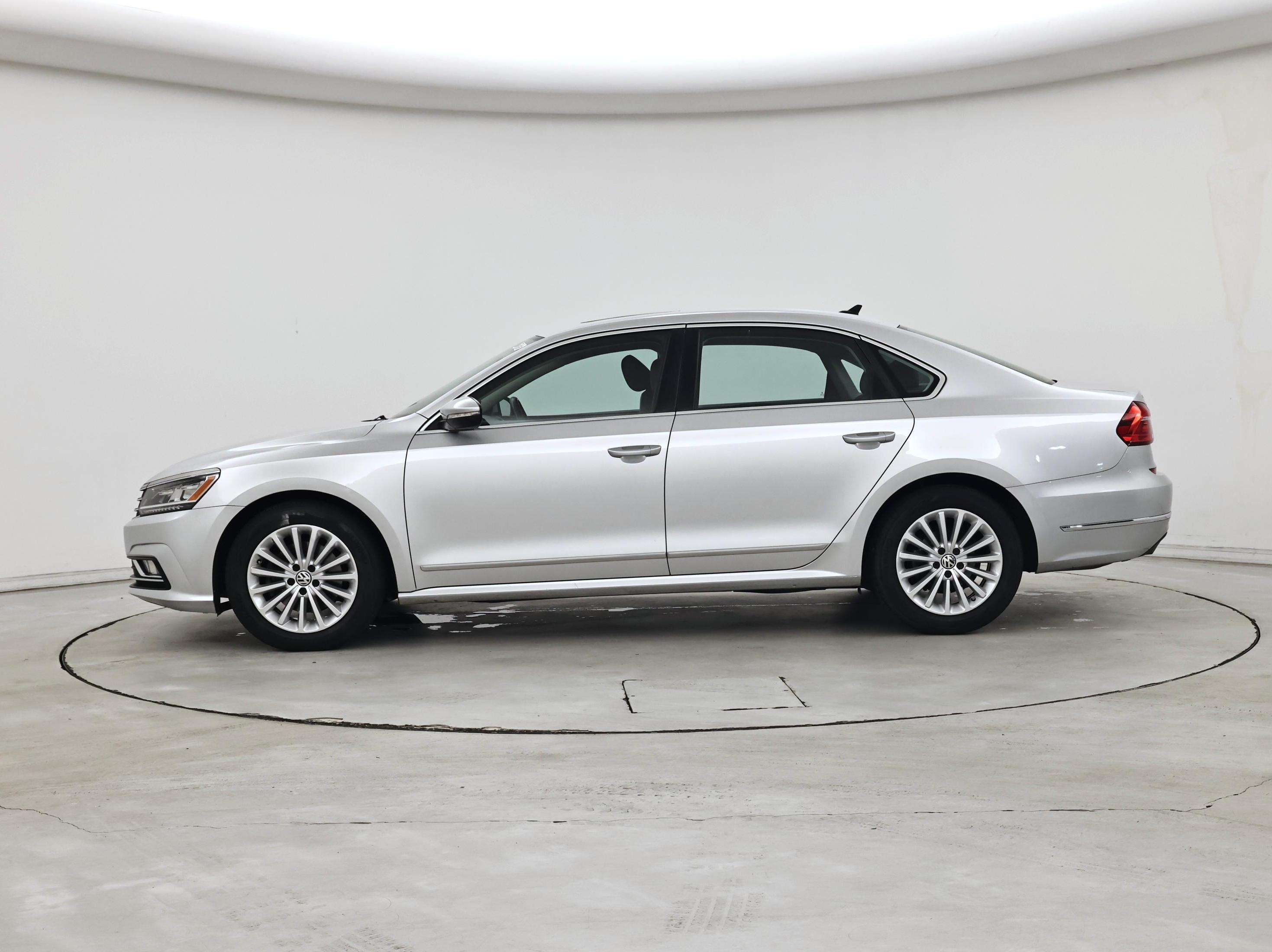 Thumbnail: 2016 Volkswagen Passat - 3
