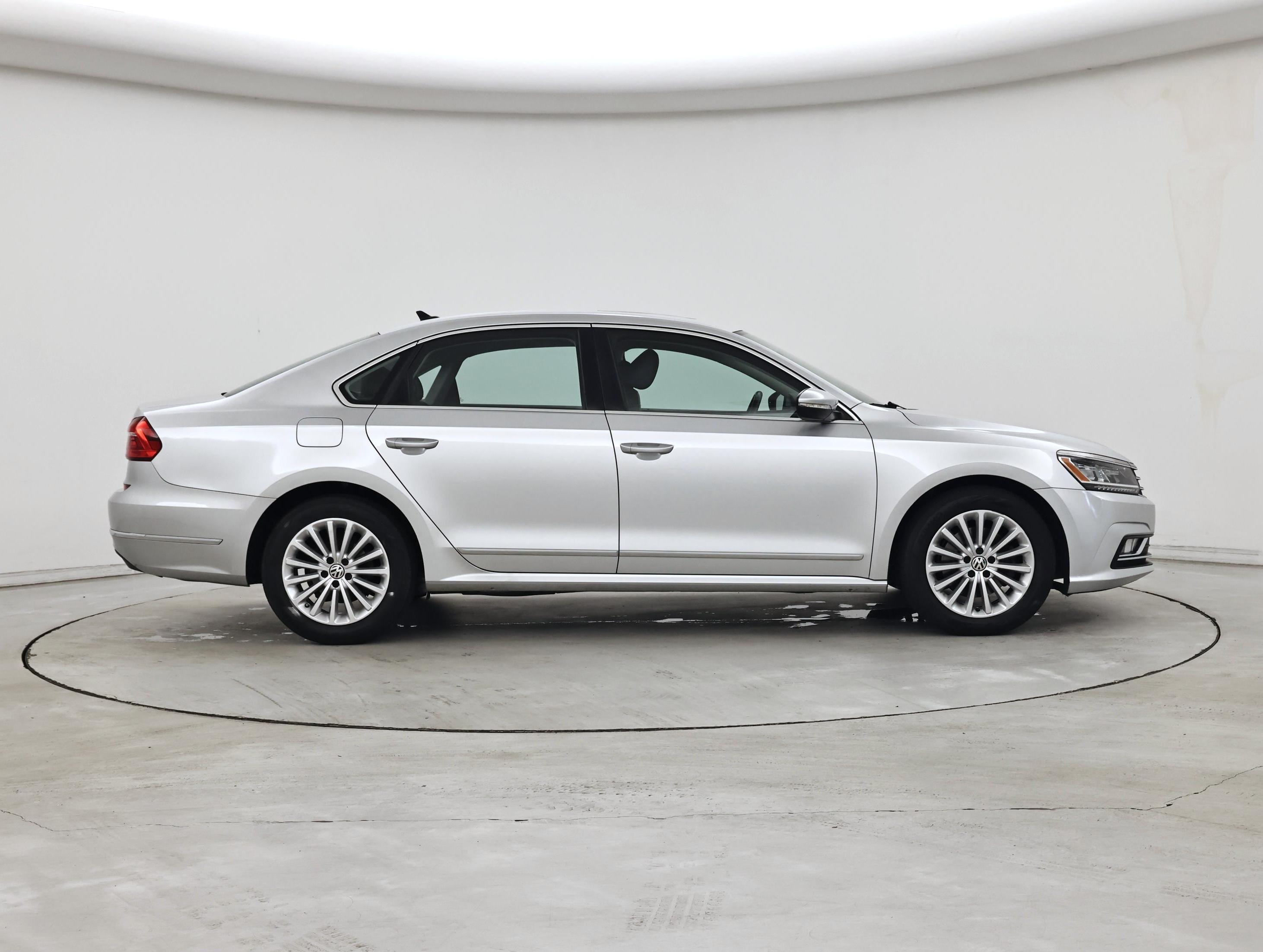 Thumbnail: 2016 Volkswagen Passat - 7