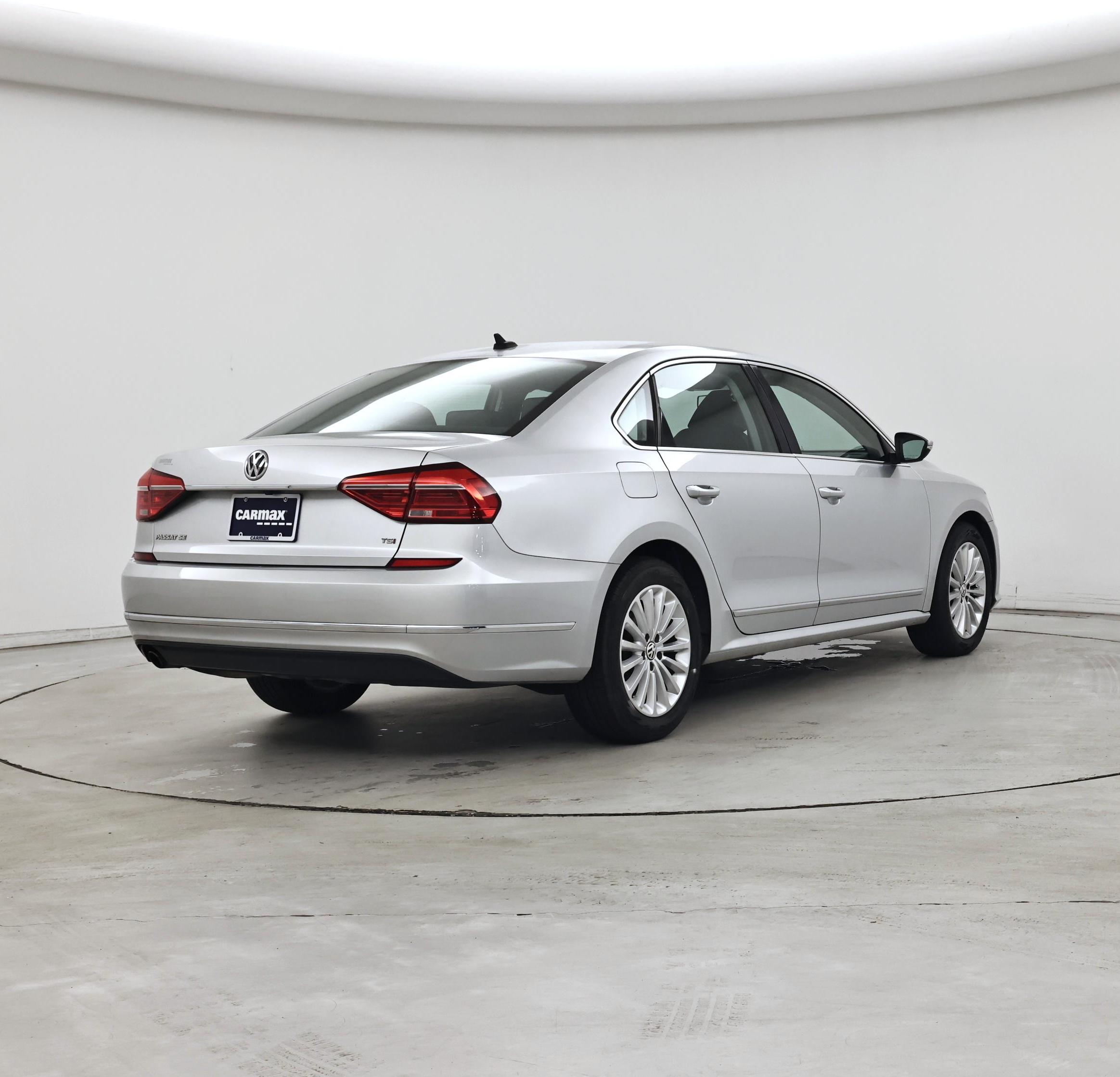 Thumbnail: 2016 Volkswagen Passat - 8