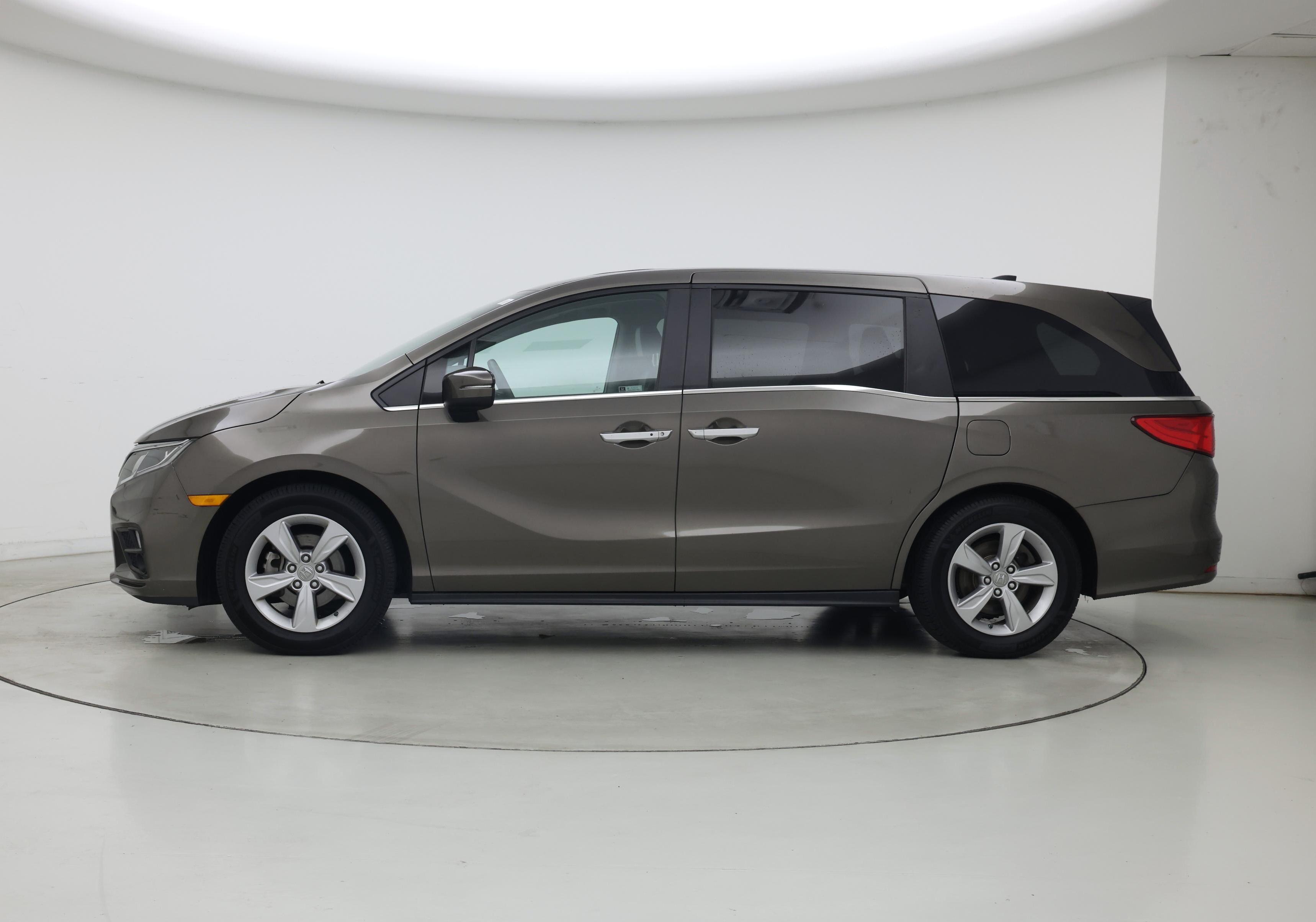 Thumbnail: 2019 Honda Odyssey - 3